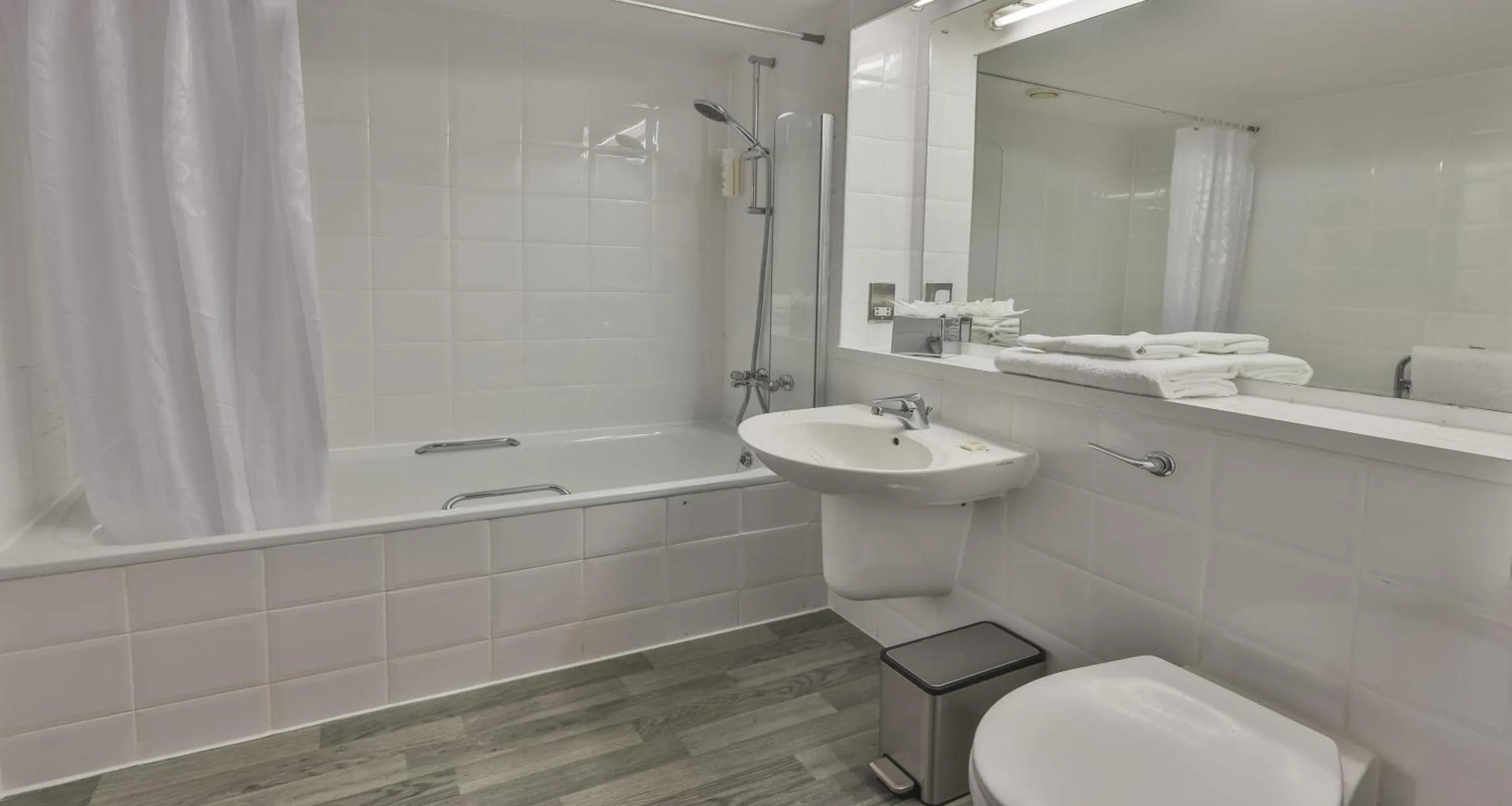 Bedroom in Best Western Sheffield City Hotel