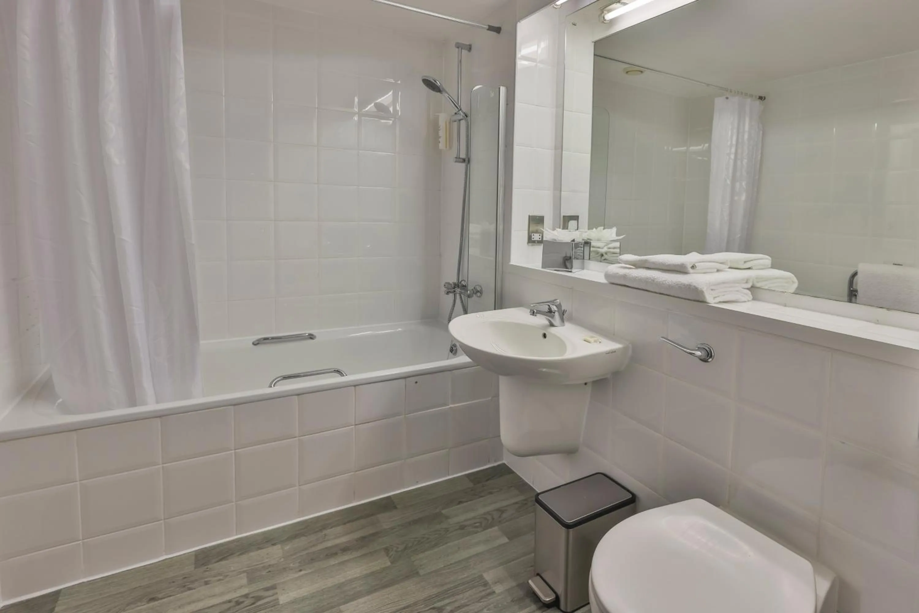 Shower in Best Western Sheffield City Hotel