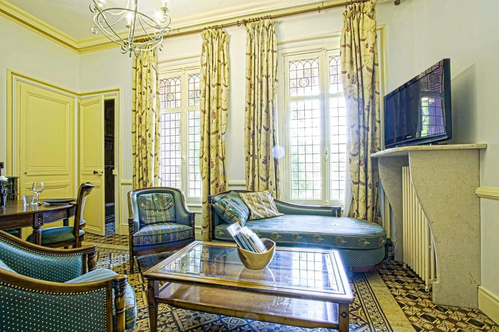 Communal lounge/ TV room in La Villa Bligny