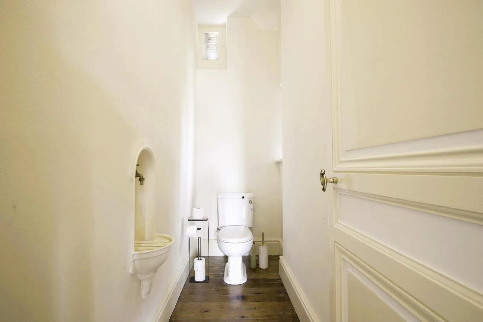 Toilet in La Villa Bligny