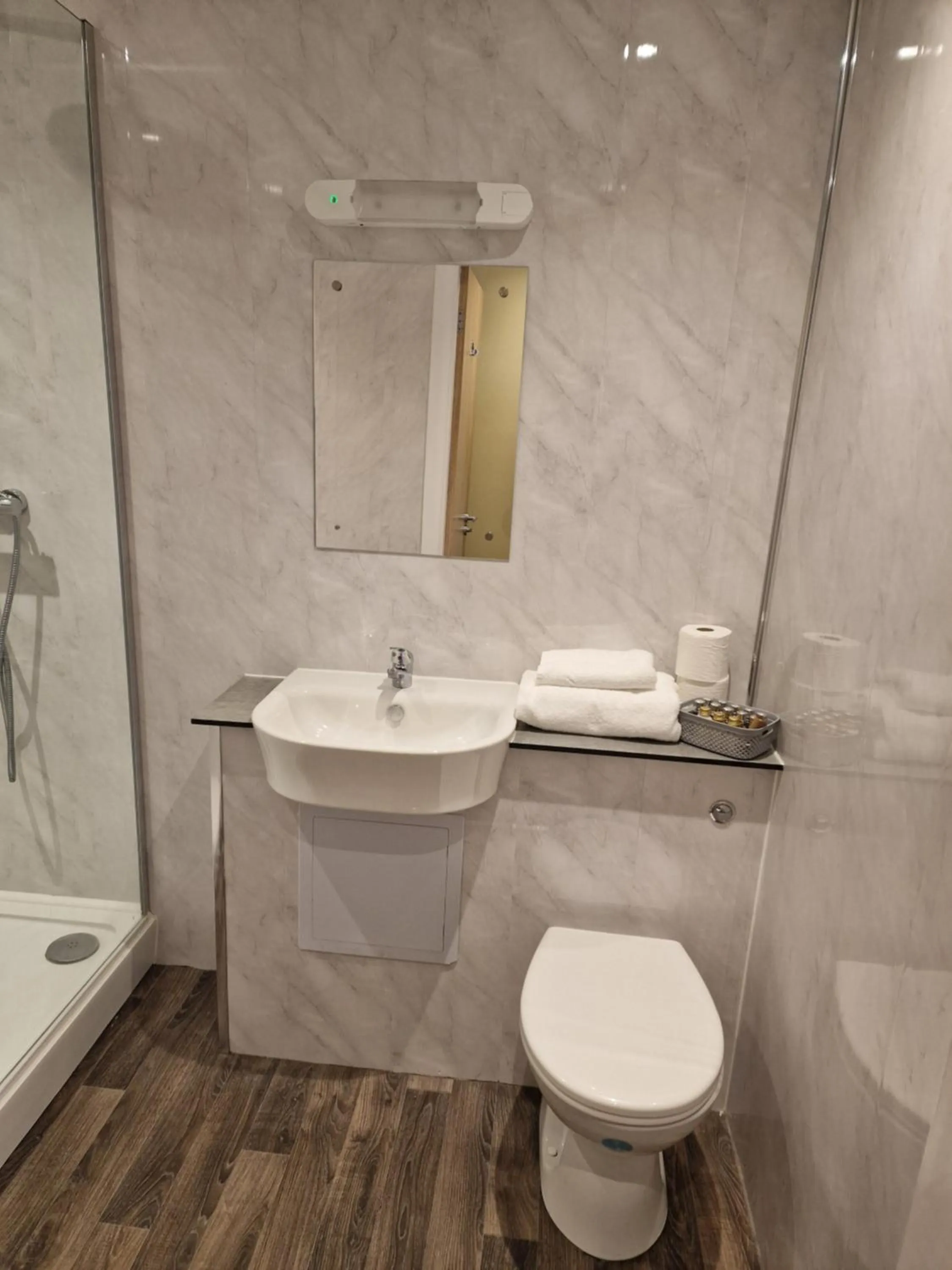 Shower in Britannia Inn Glasgow