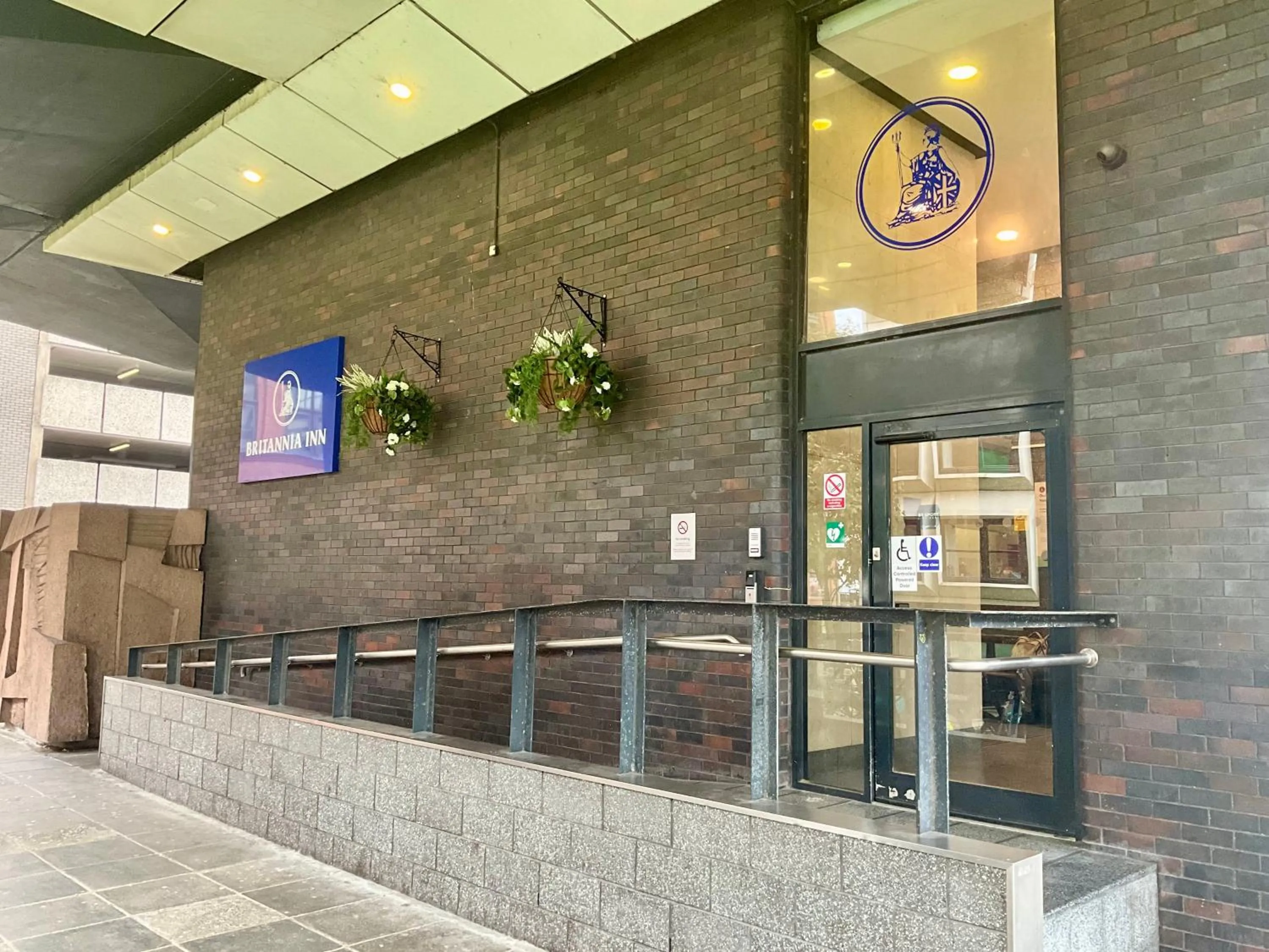 Facade/entrance in Britannia Inn Glasgow