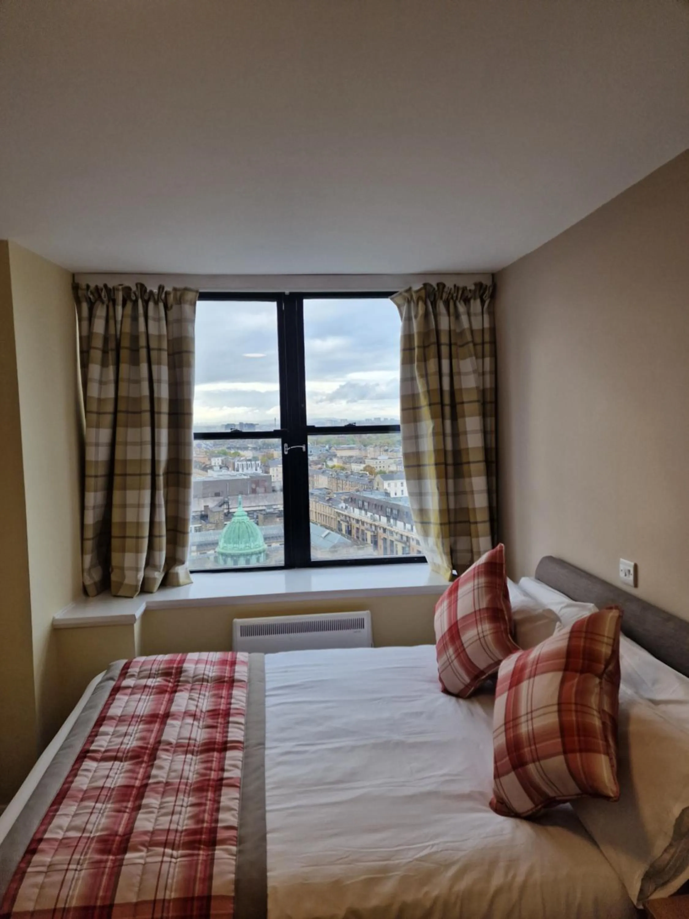 Bed in Britannia Inn Glasgow