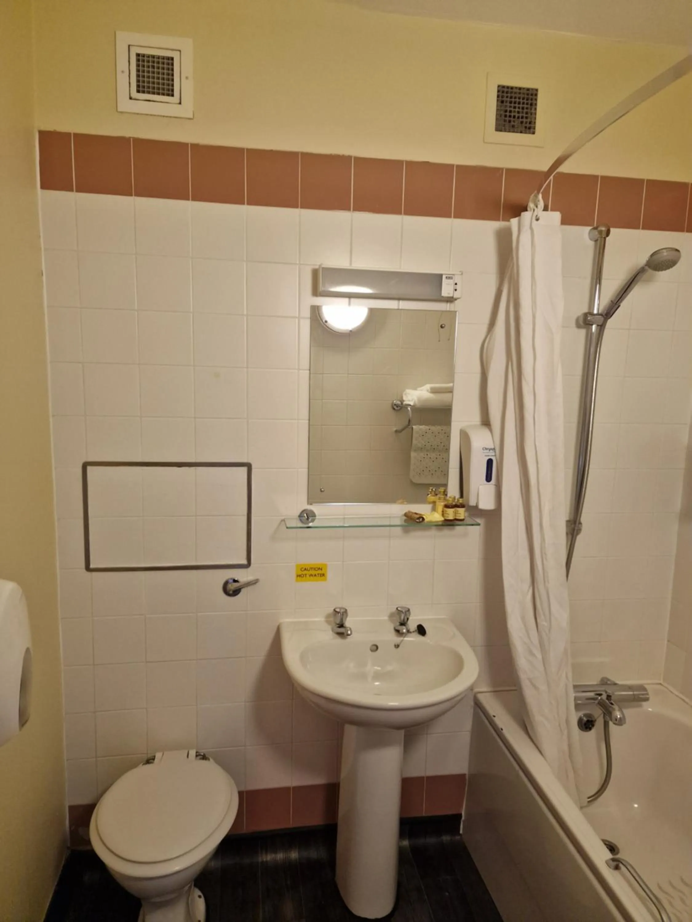 Bathroom in Britannia Inn Glasgow