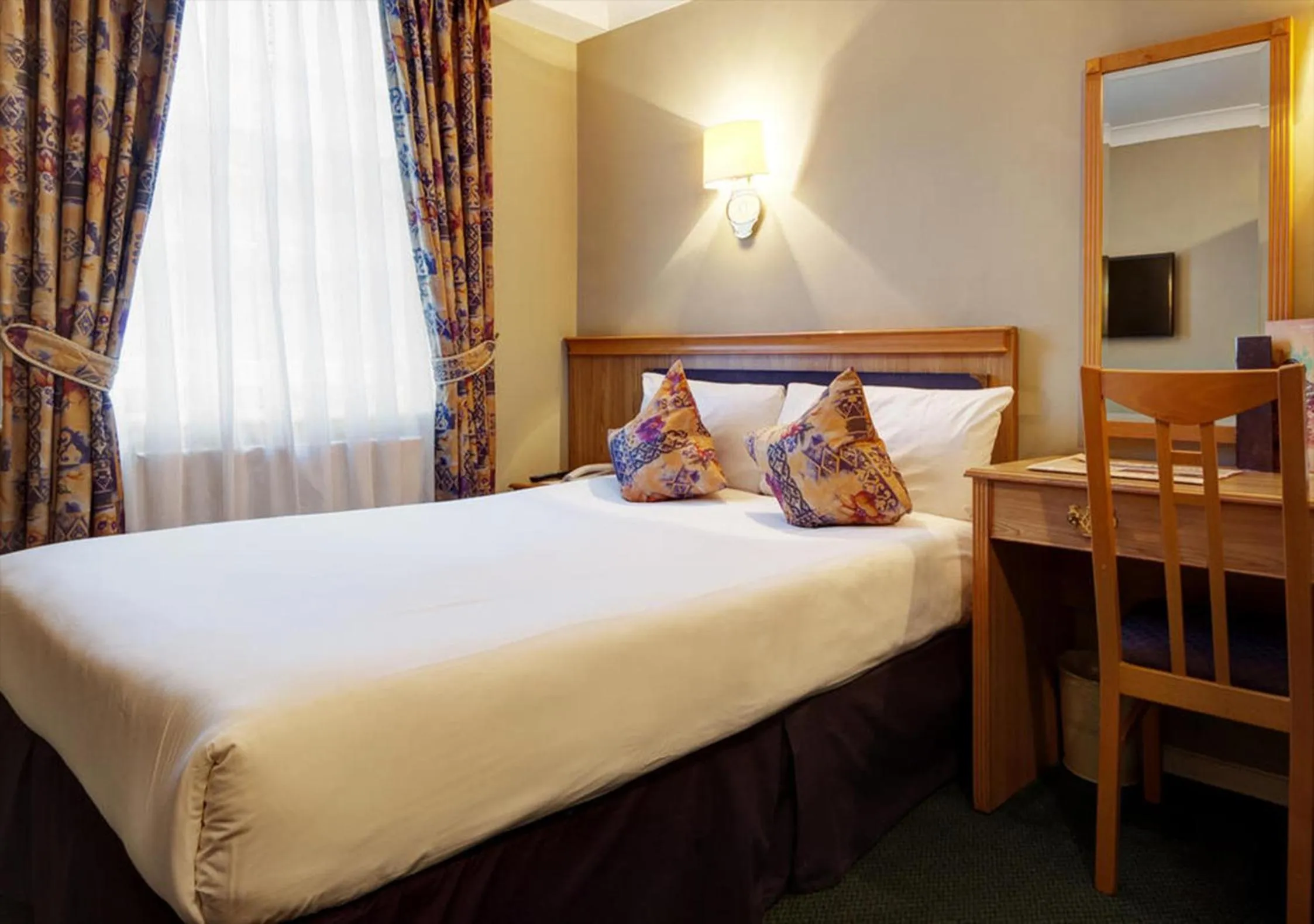 Bedroom, Bed in Berjaya Eden Park London Hotel