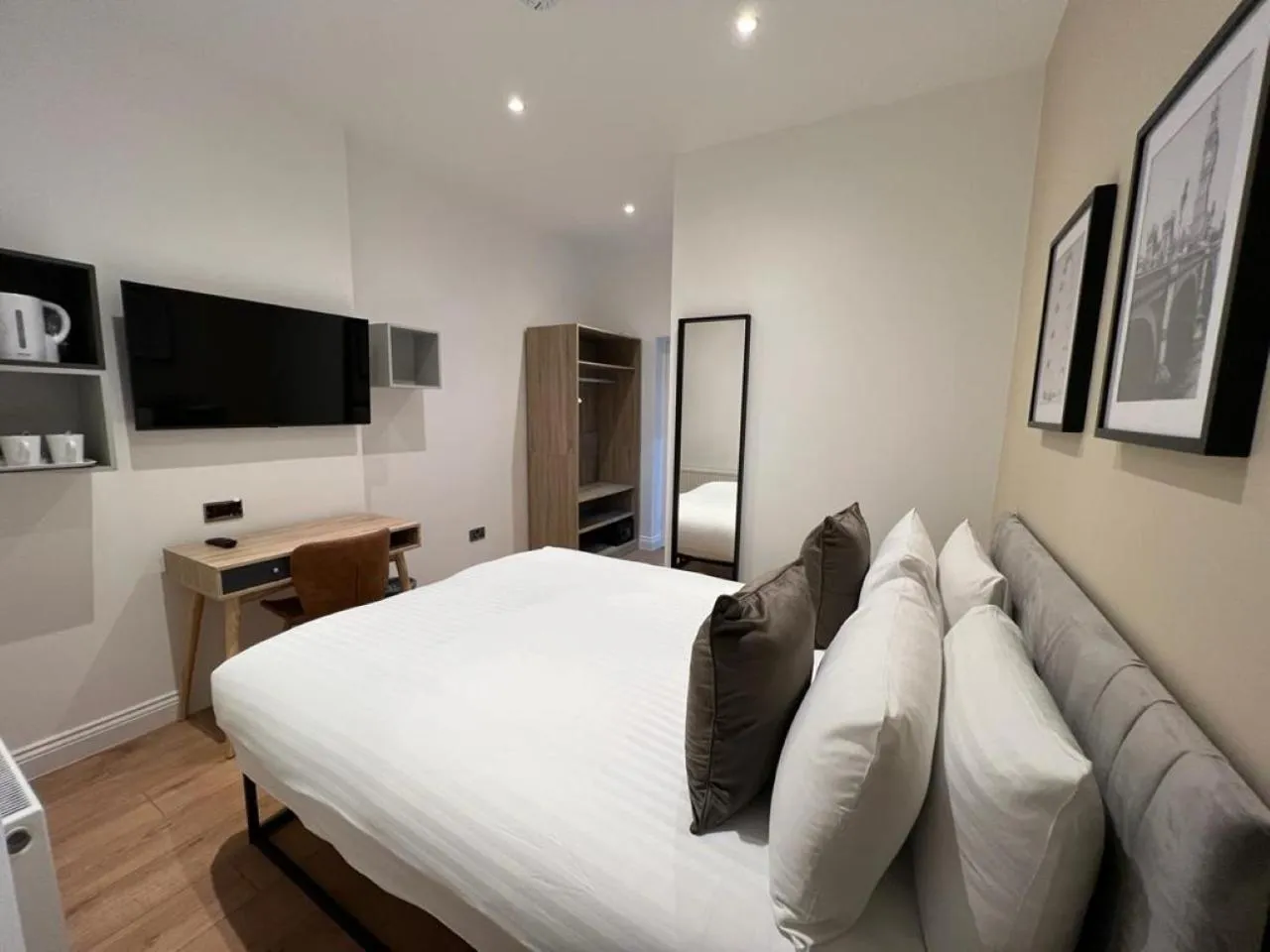 Bedroom, Bed in Berjaya Eden Park London Hotel