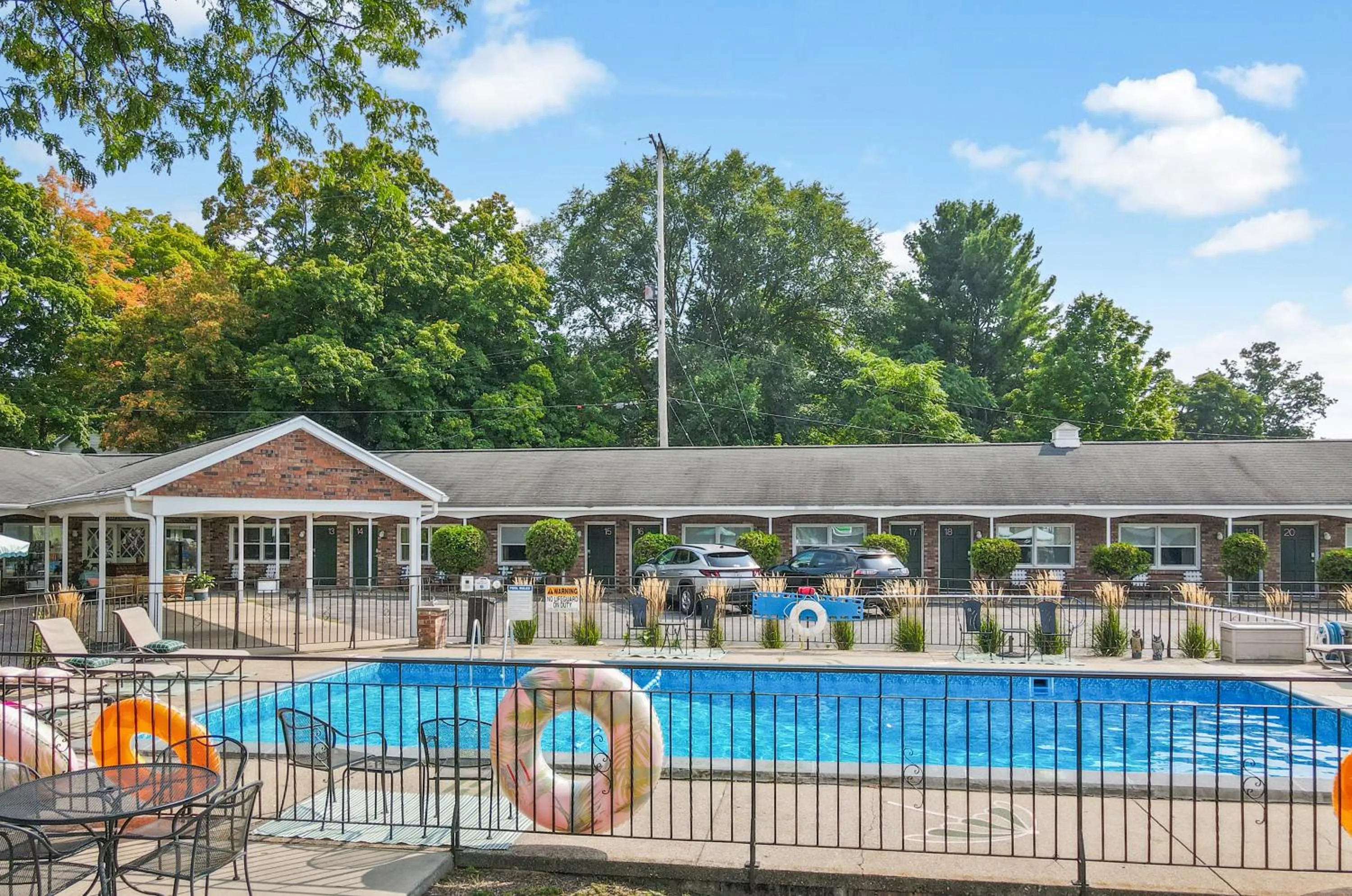 Swimming pool in Motel Bear Lake