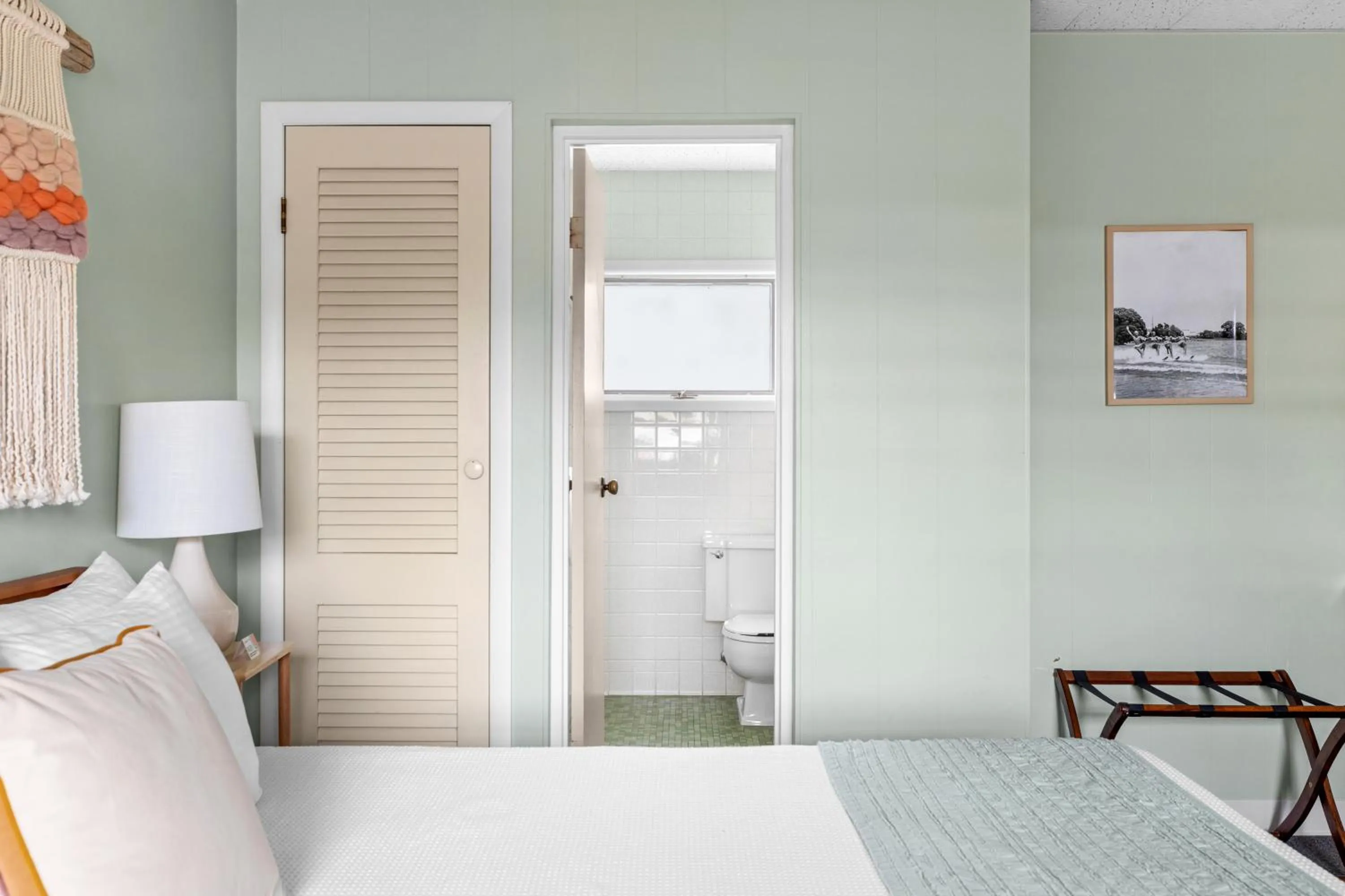 Bathroom, Bed in Motel Bear Lake