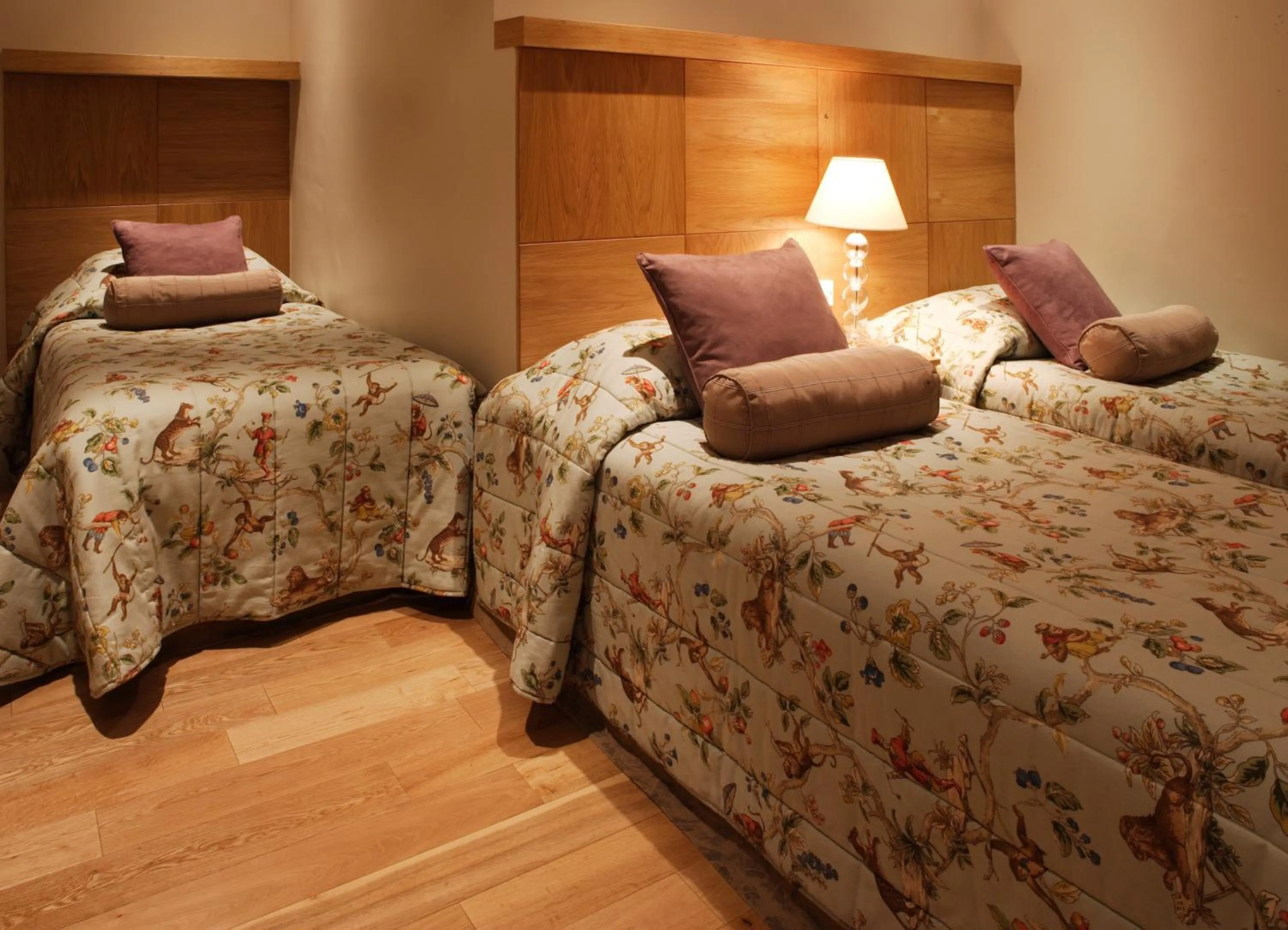 Bed in New Linden Hotel