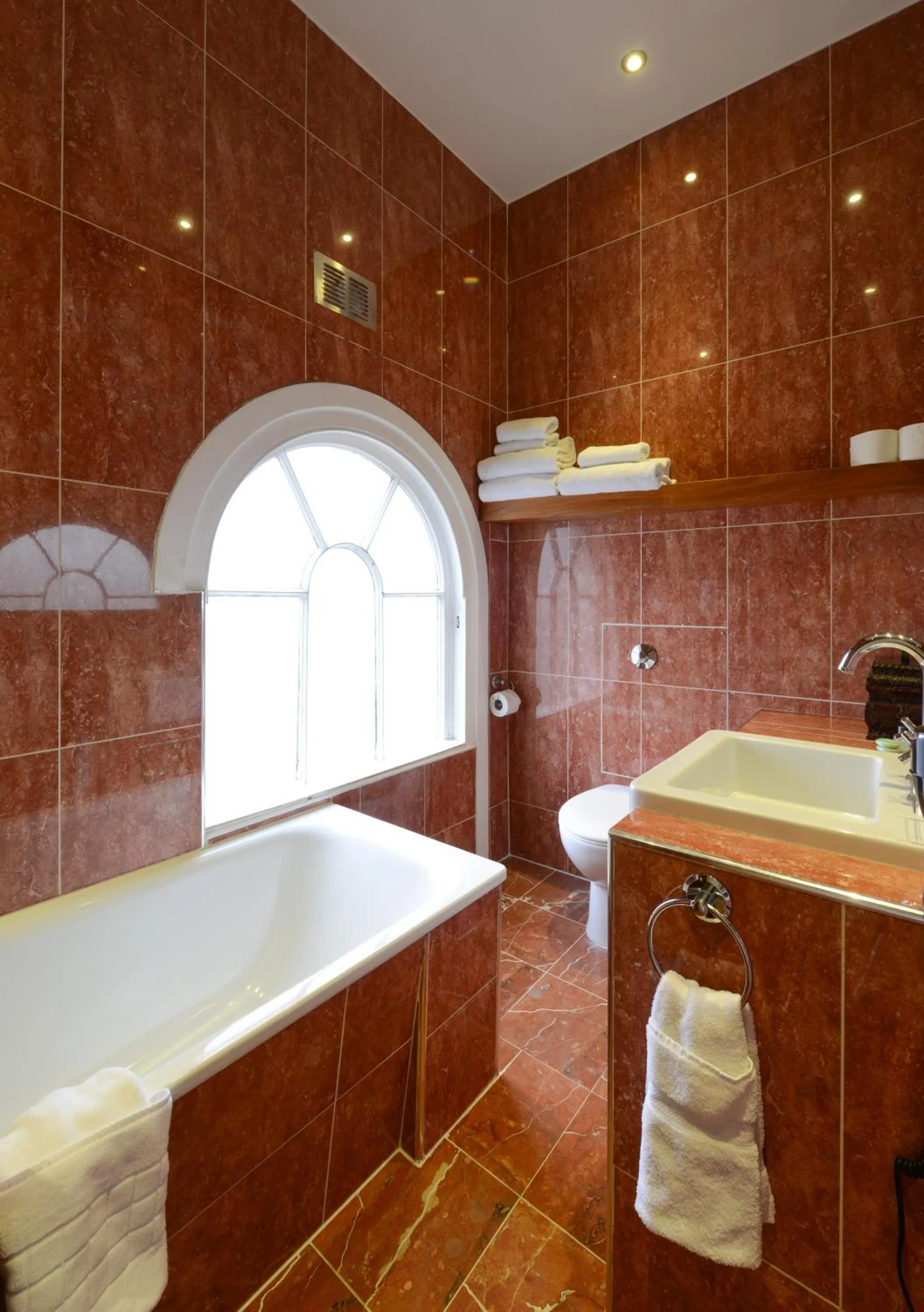 Shower in New Linden Hotel