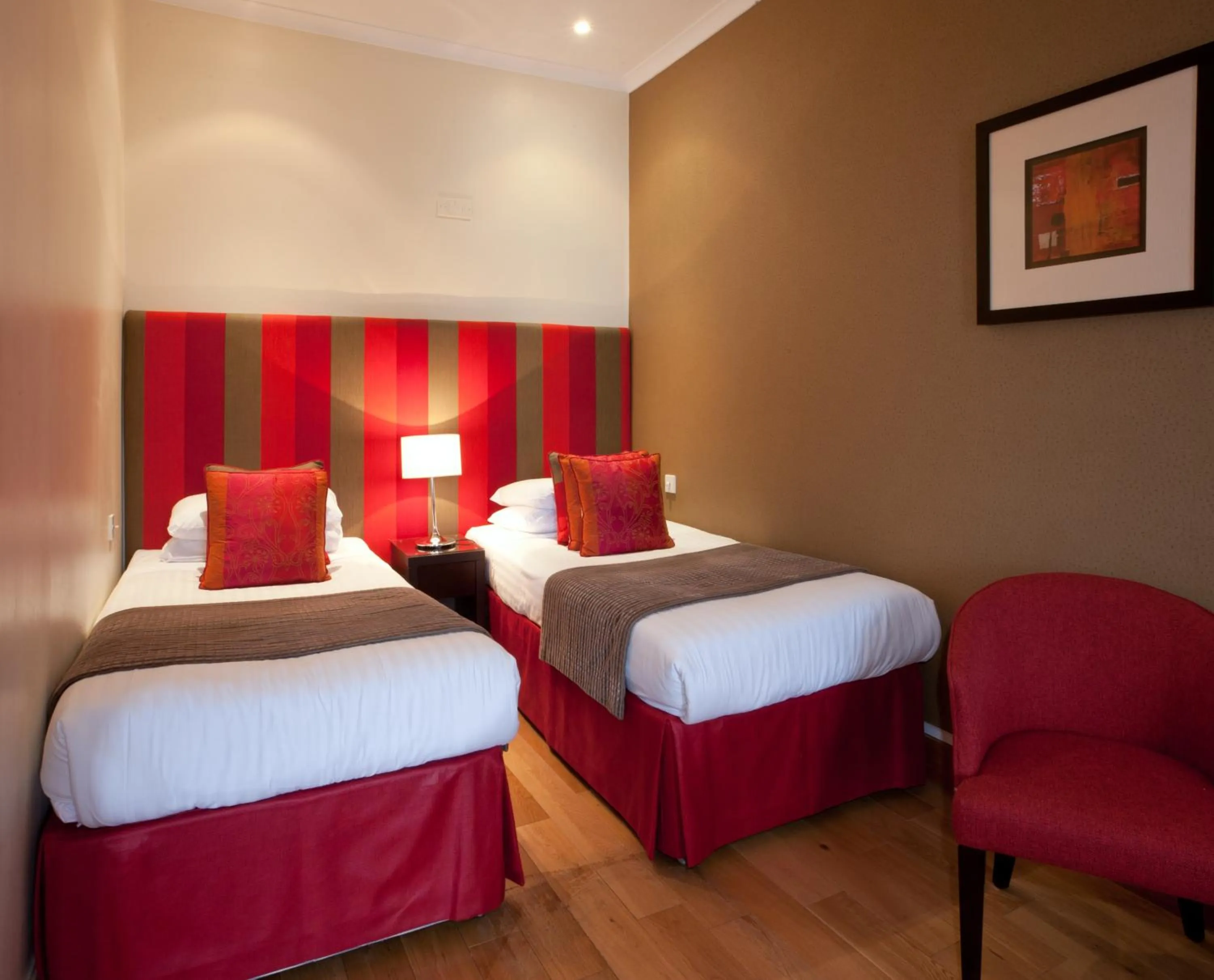 Bed in New Linden Hotel