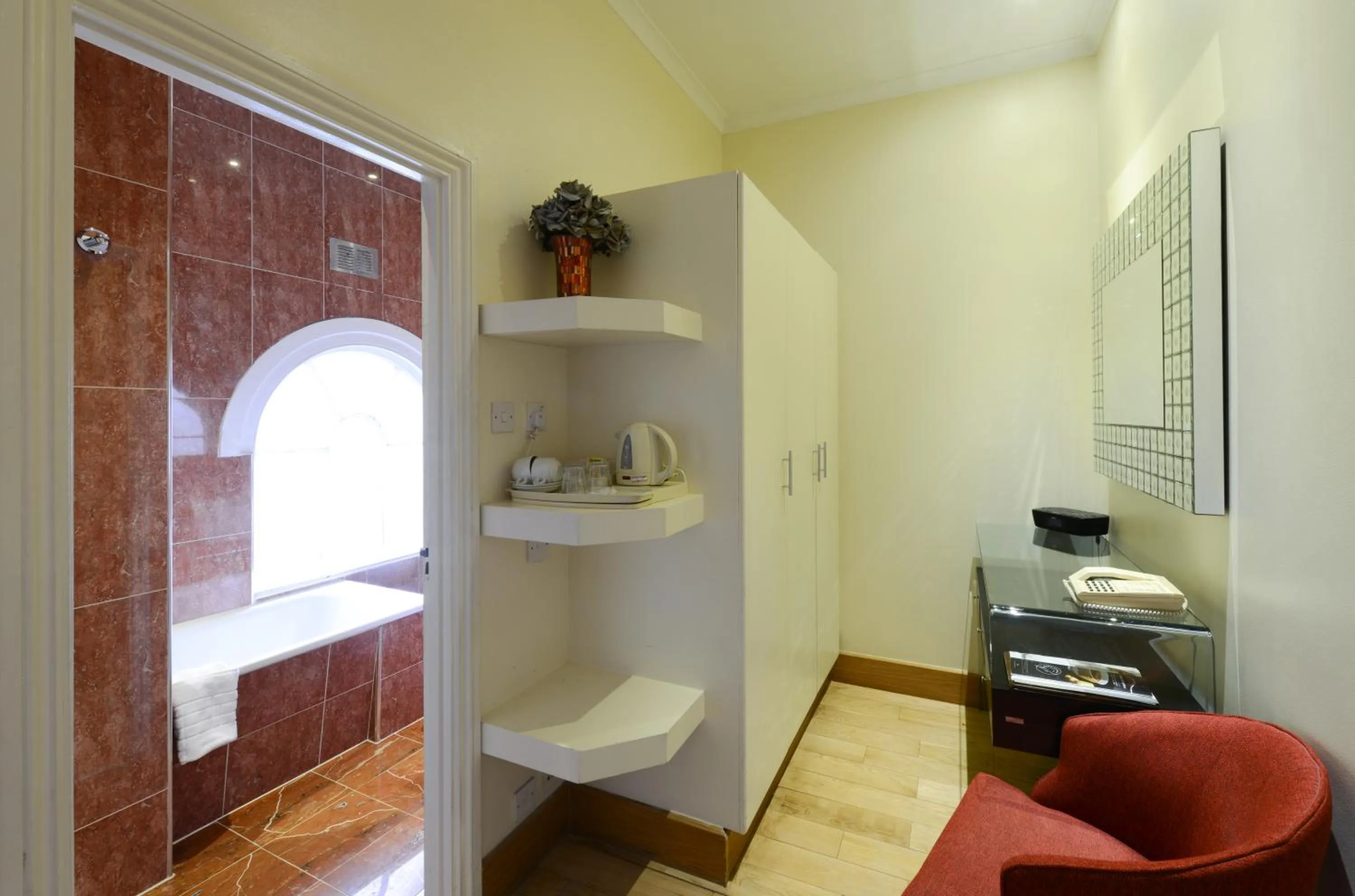 Seating area in New Linden Hotel