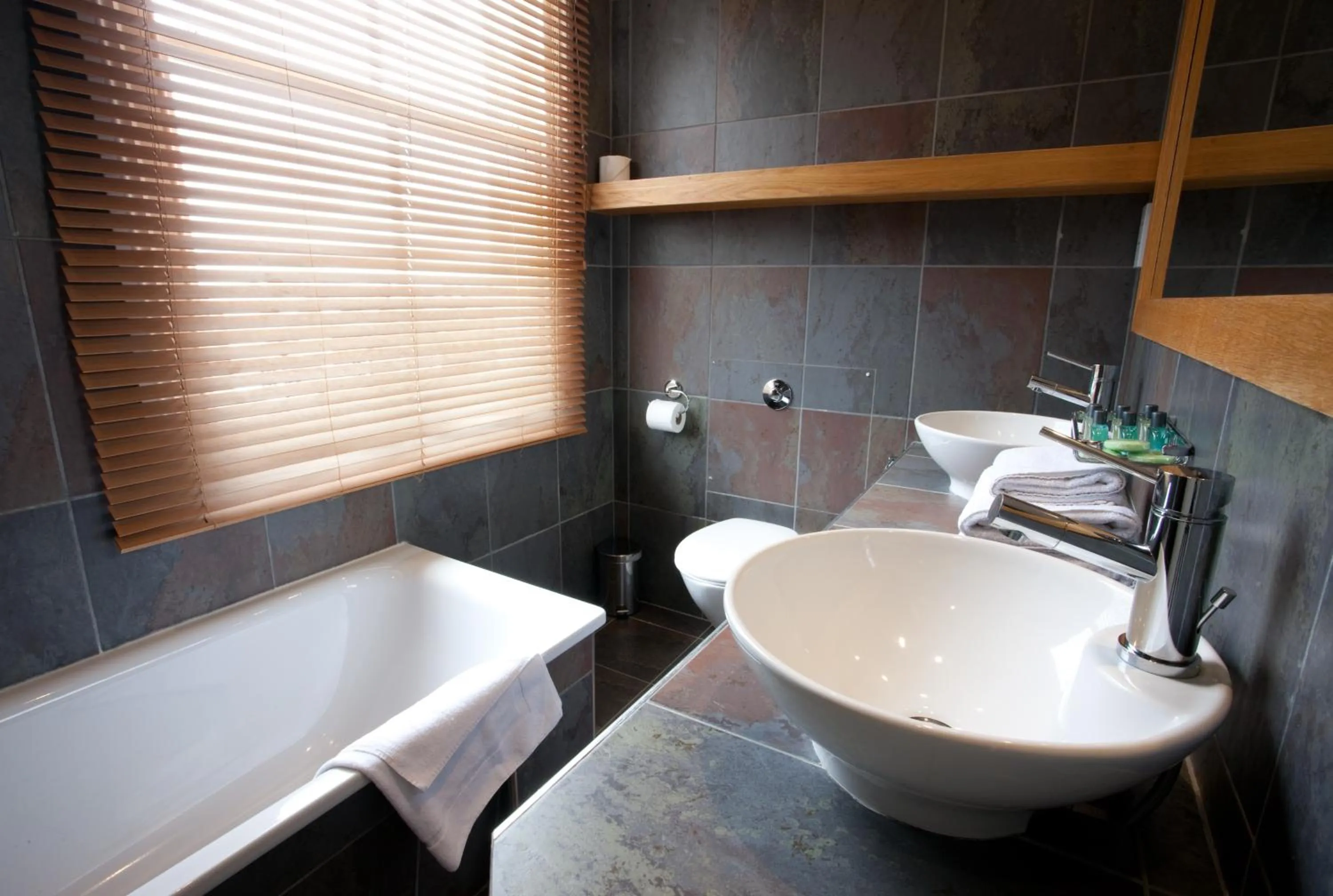 Shower in New Linden Hotel