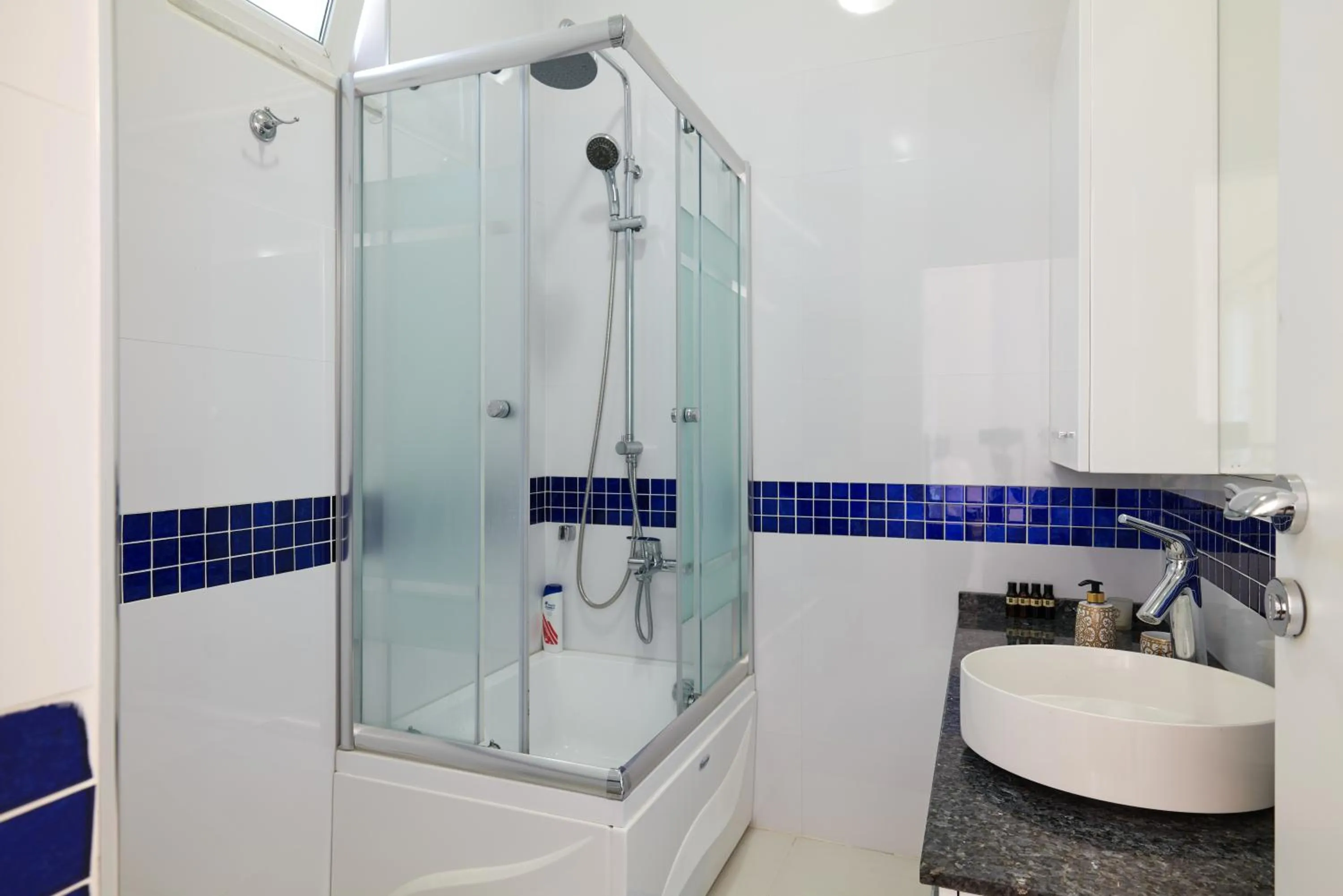 Shower in Beyaz Köşk Geyve