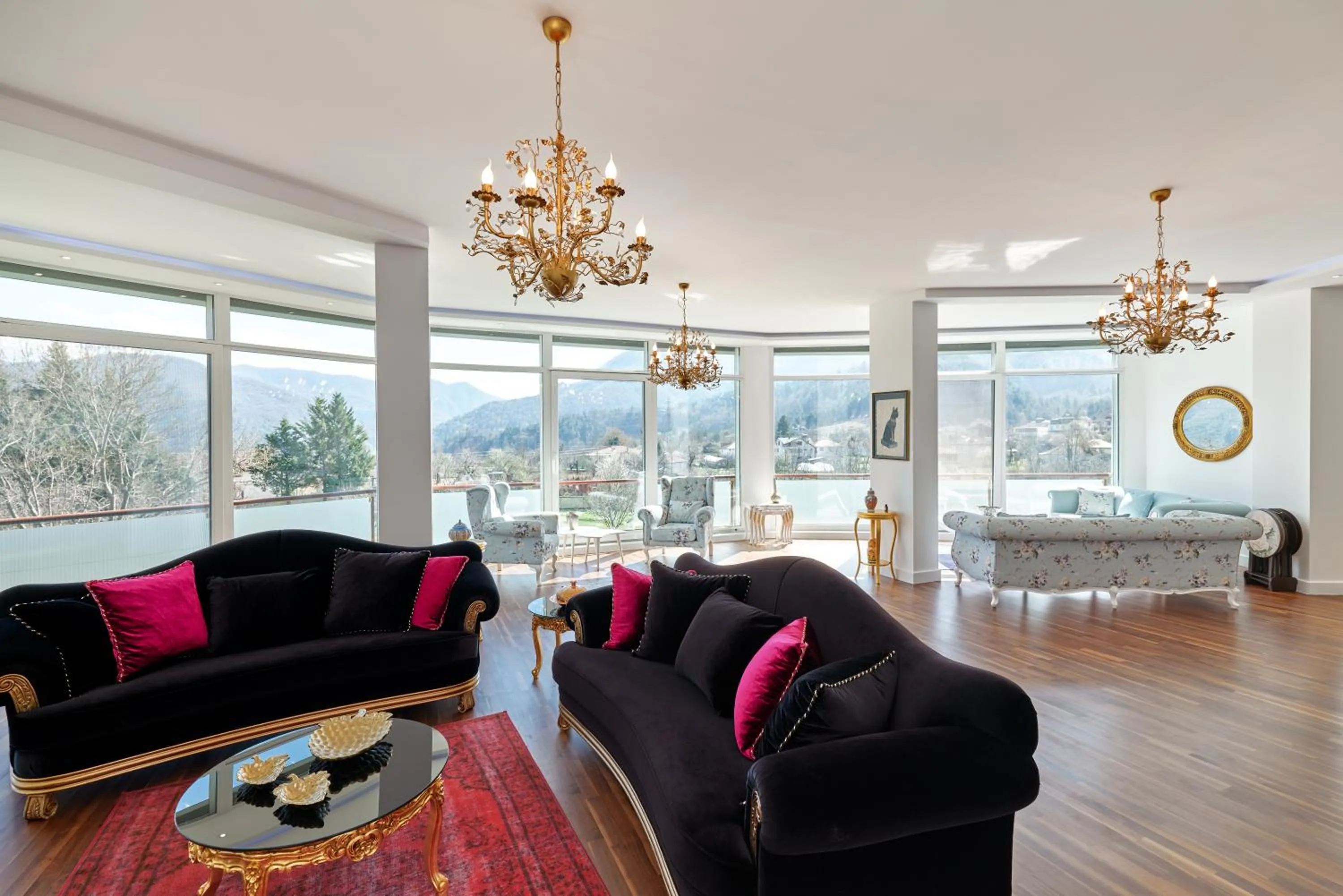 Communal lounge/ TV room in Beyaz Köşk Geyve