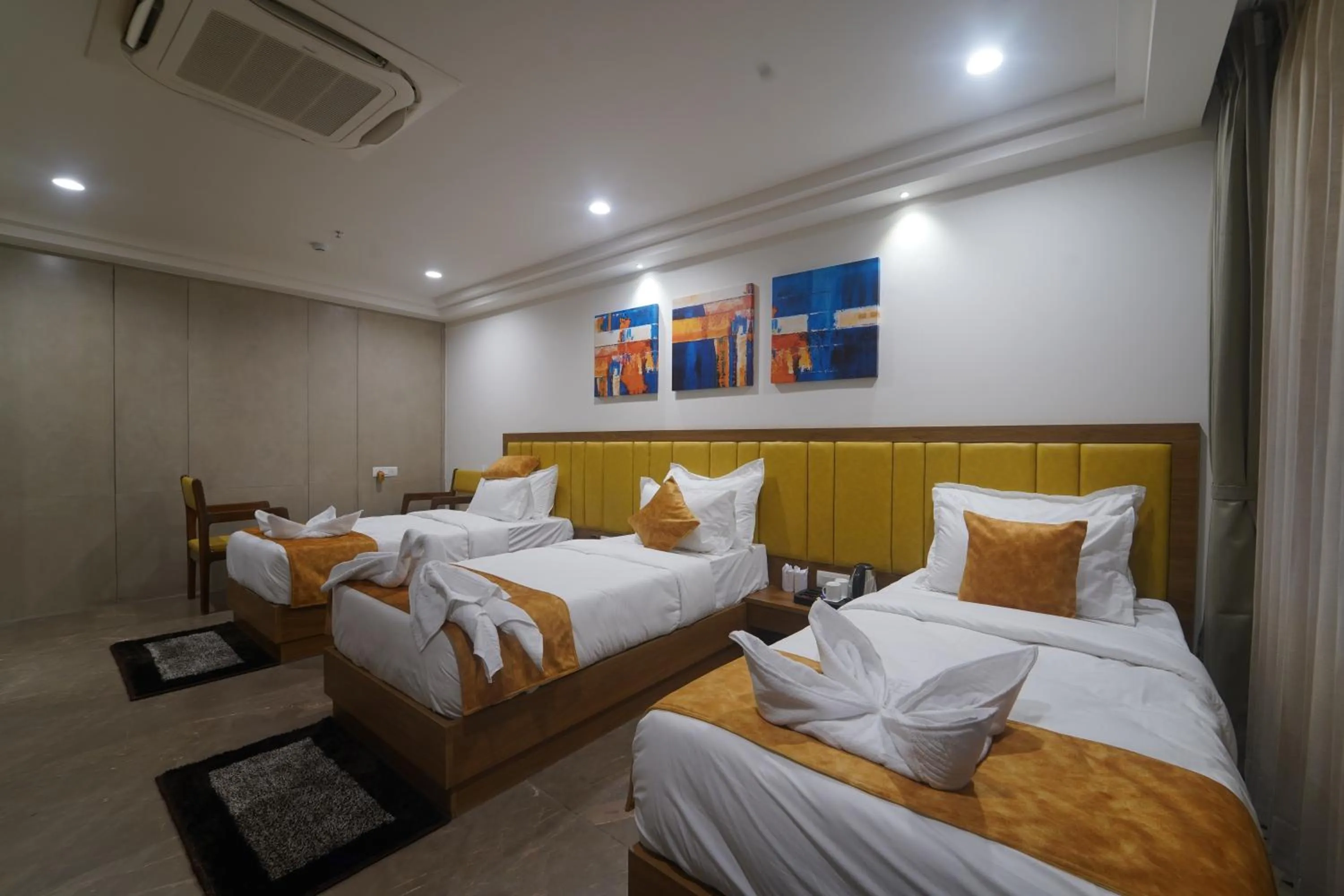 Photo of the whole room, Bed in HOTEL STATURE INN