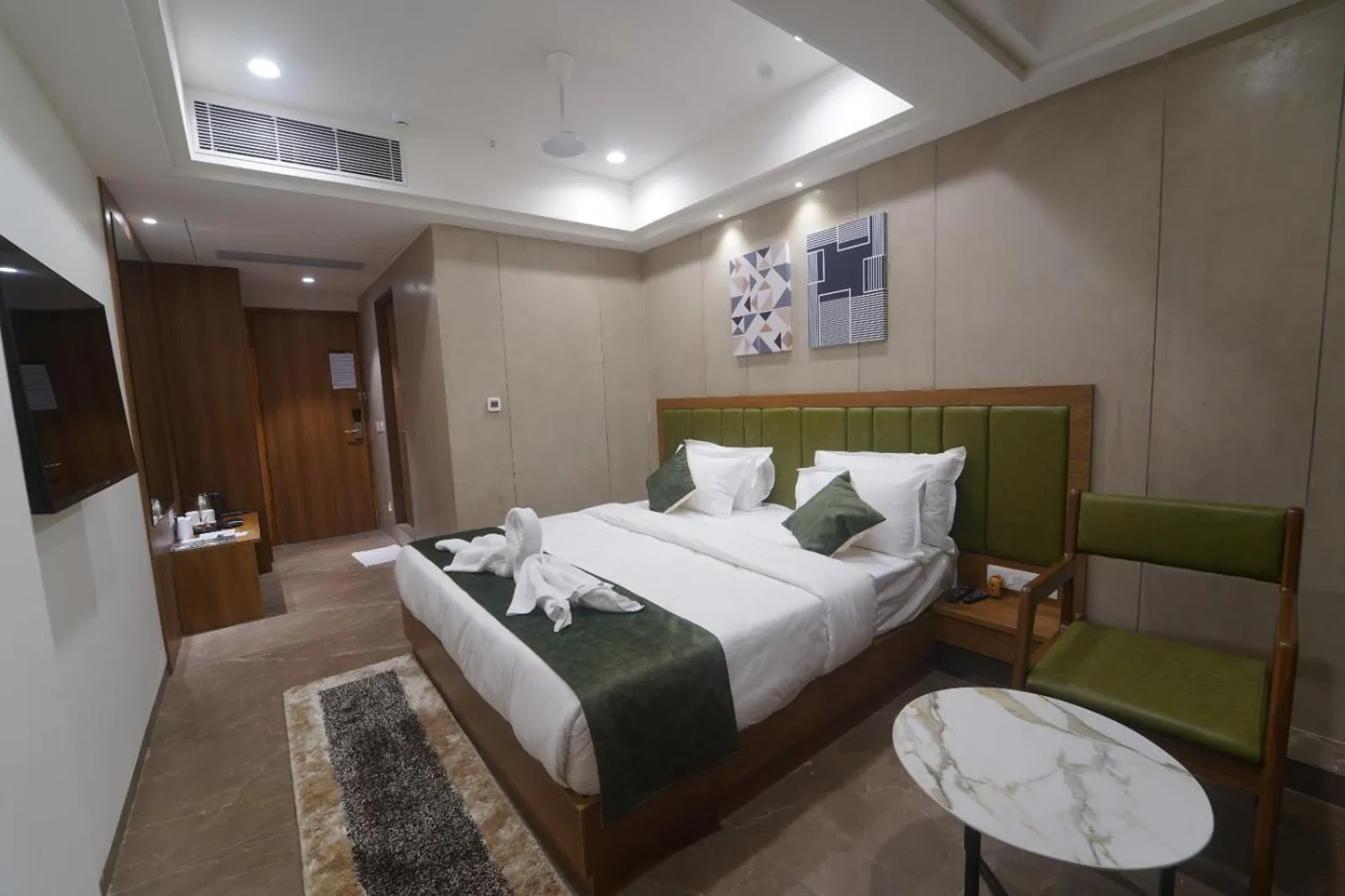 Photo of the whole room, Bed in HOTEL STATURE INN