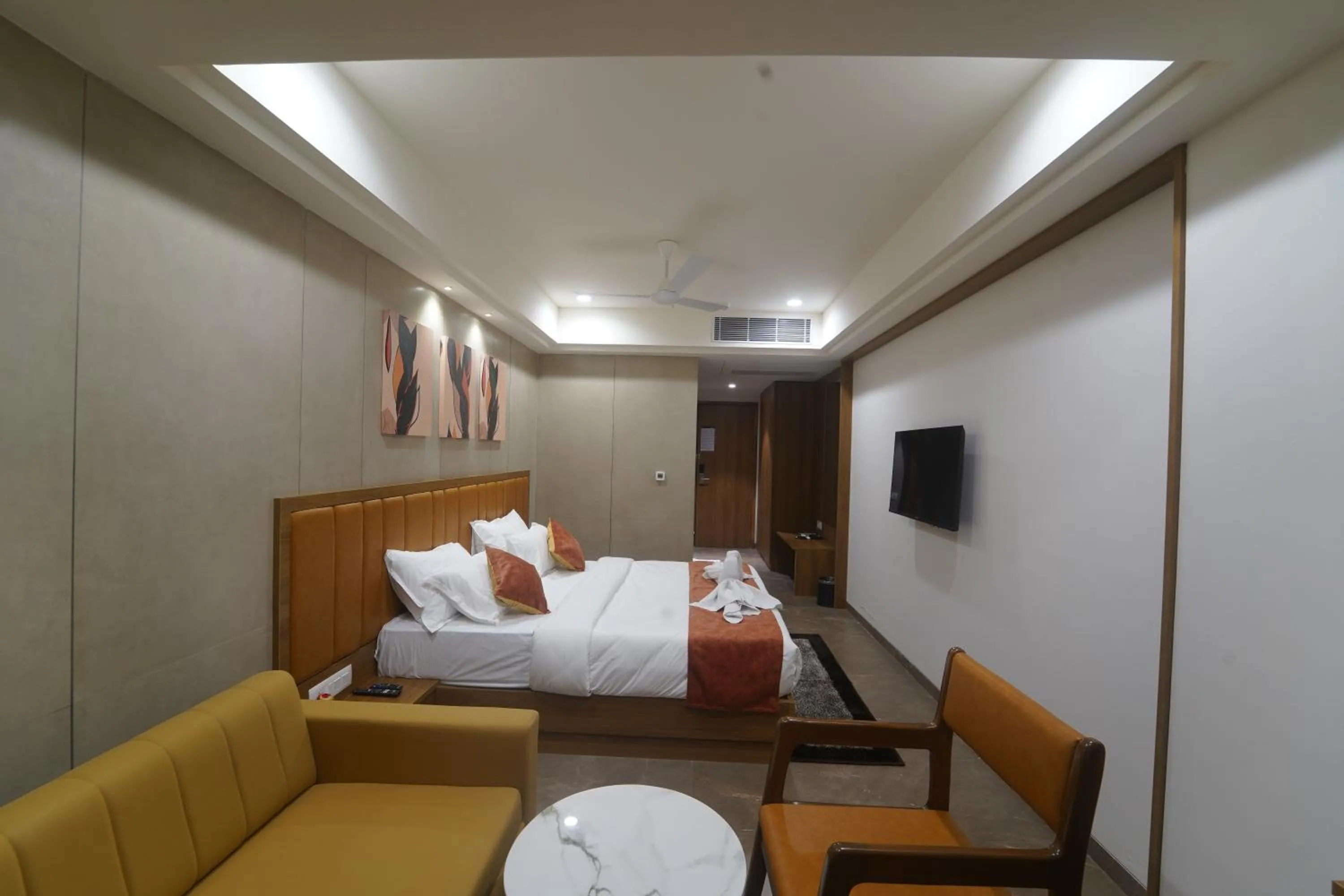 Photo of the whole room, Bed in HOTEL STATURE INN