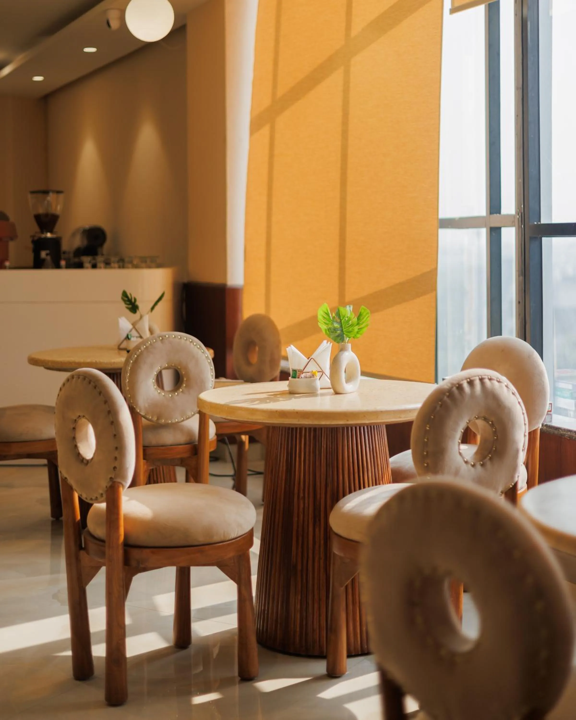 Restaurant/places to eat in The Eliot Hotel & Banquet