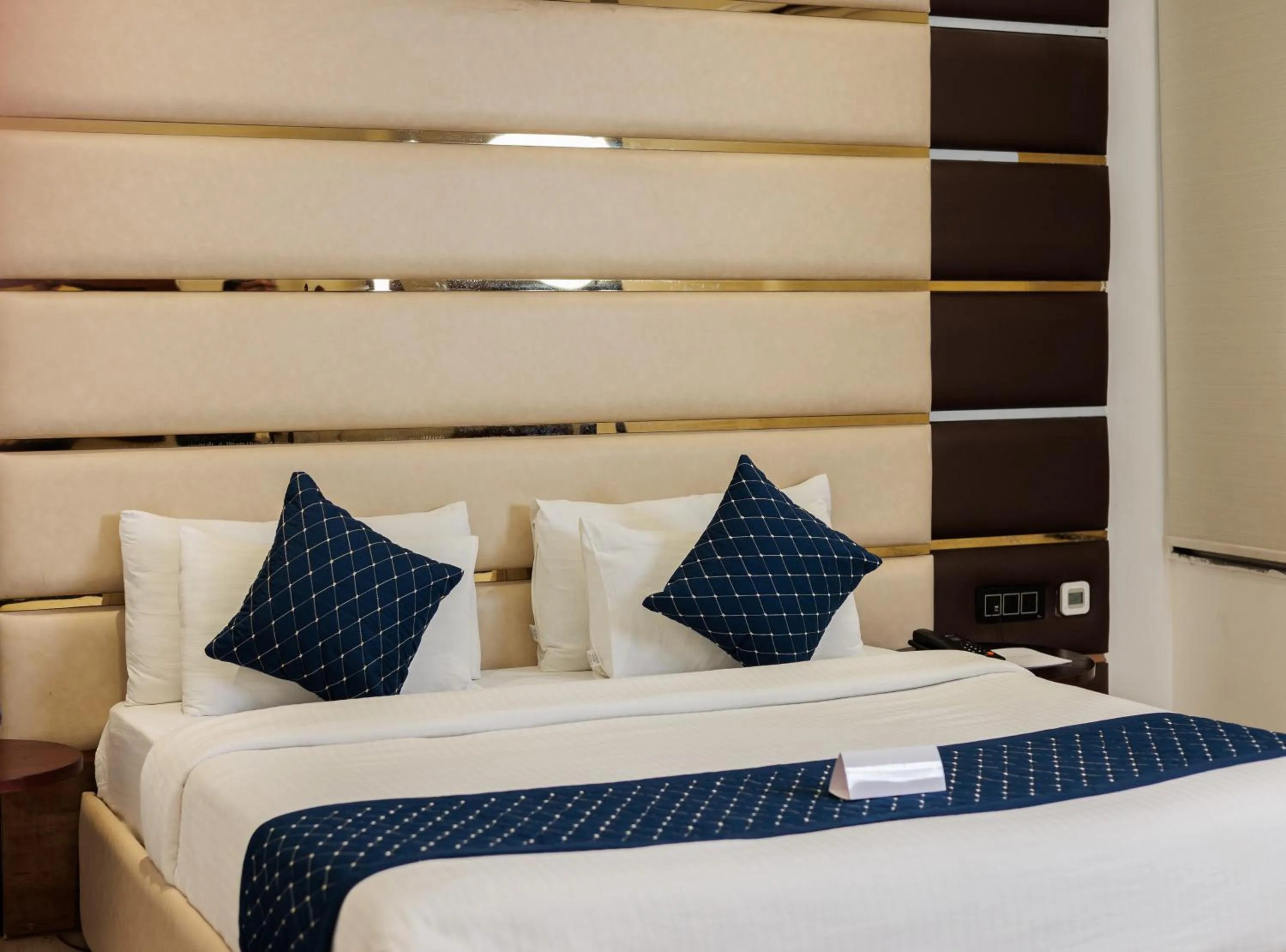 Bed in The Eliot Hotel & Banquet