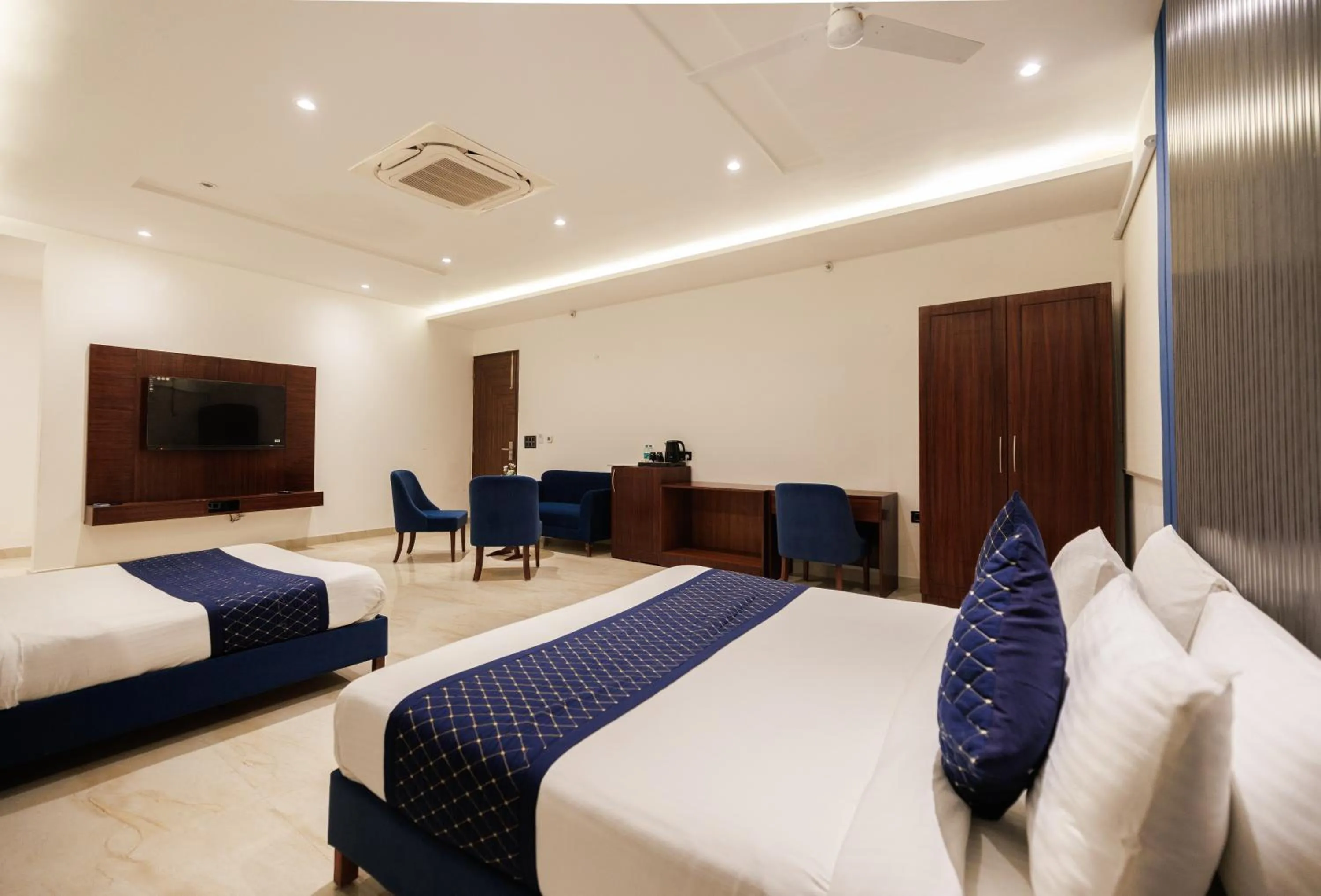 Photo of the whole room, Bed in The Eliot Hotel & Banquet