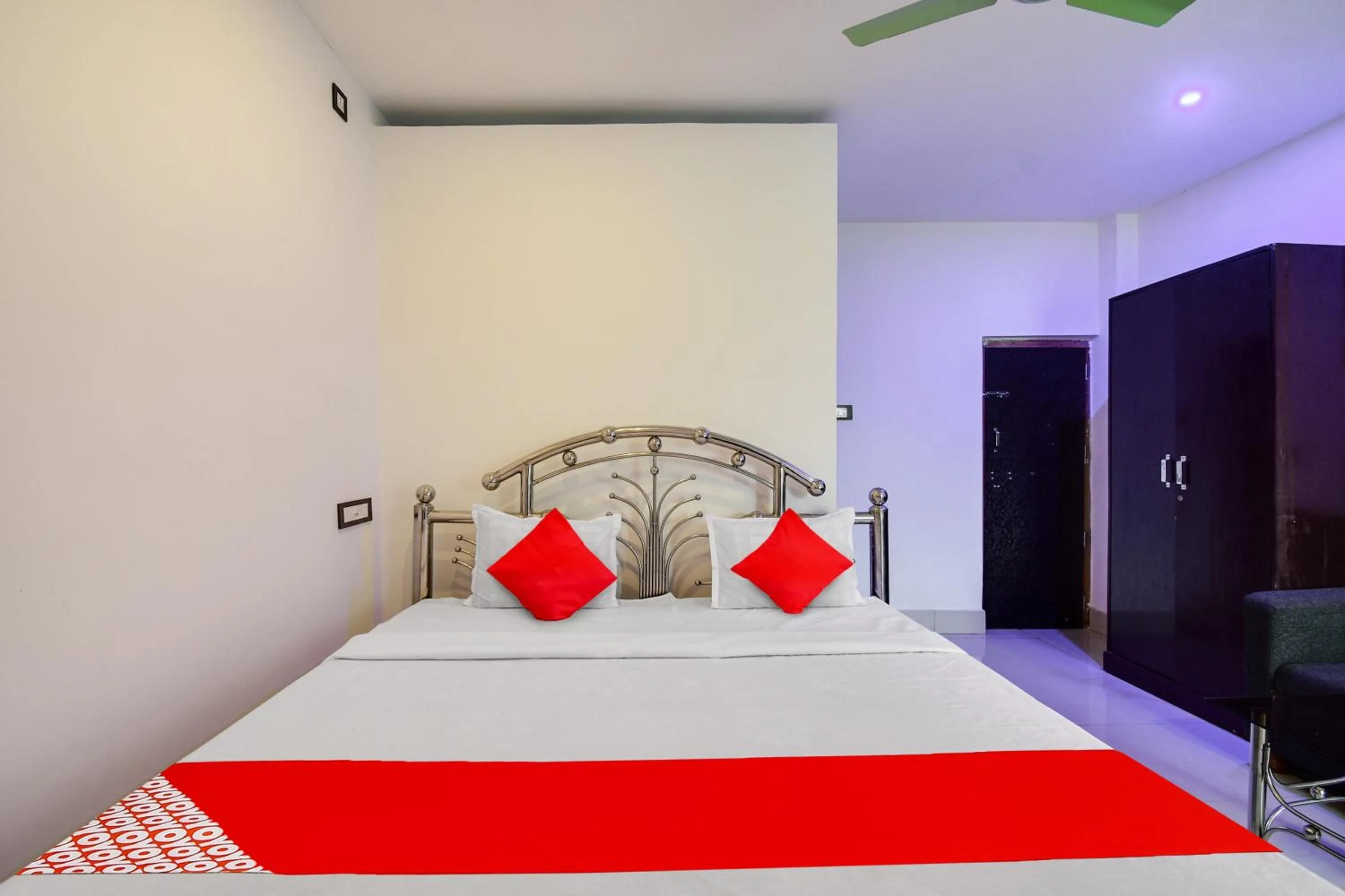 Bedroom, Bed in Hotel O Mango Leaf Hotel & Restaurant