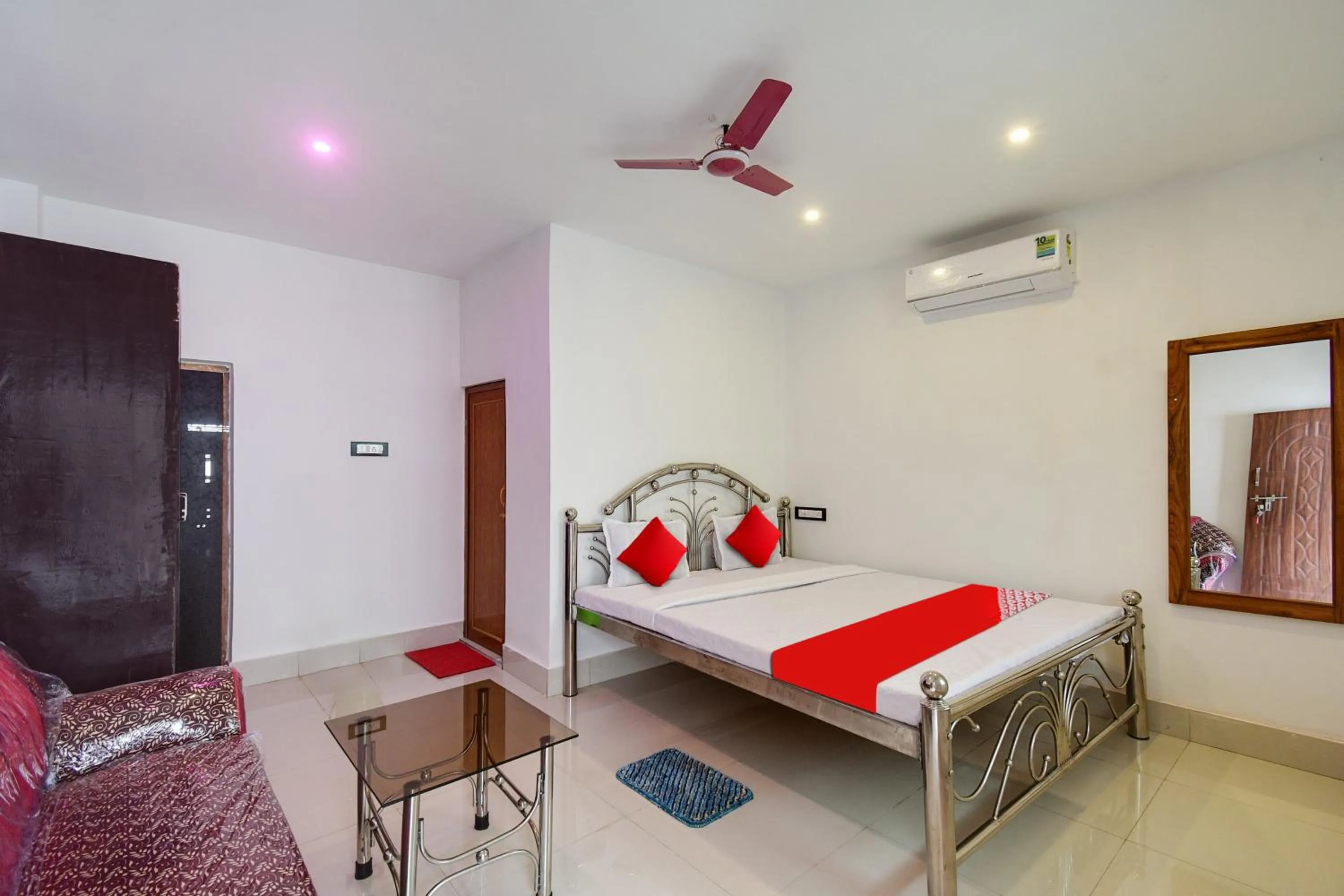 Bedroom, Bed in Hotel O Mango Leaf Hotel & Restaurant