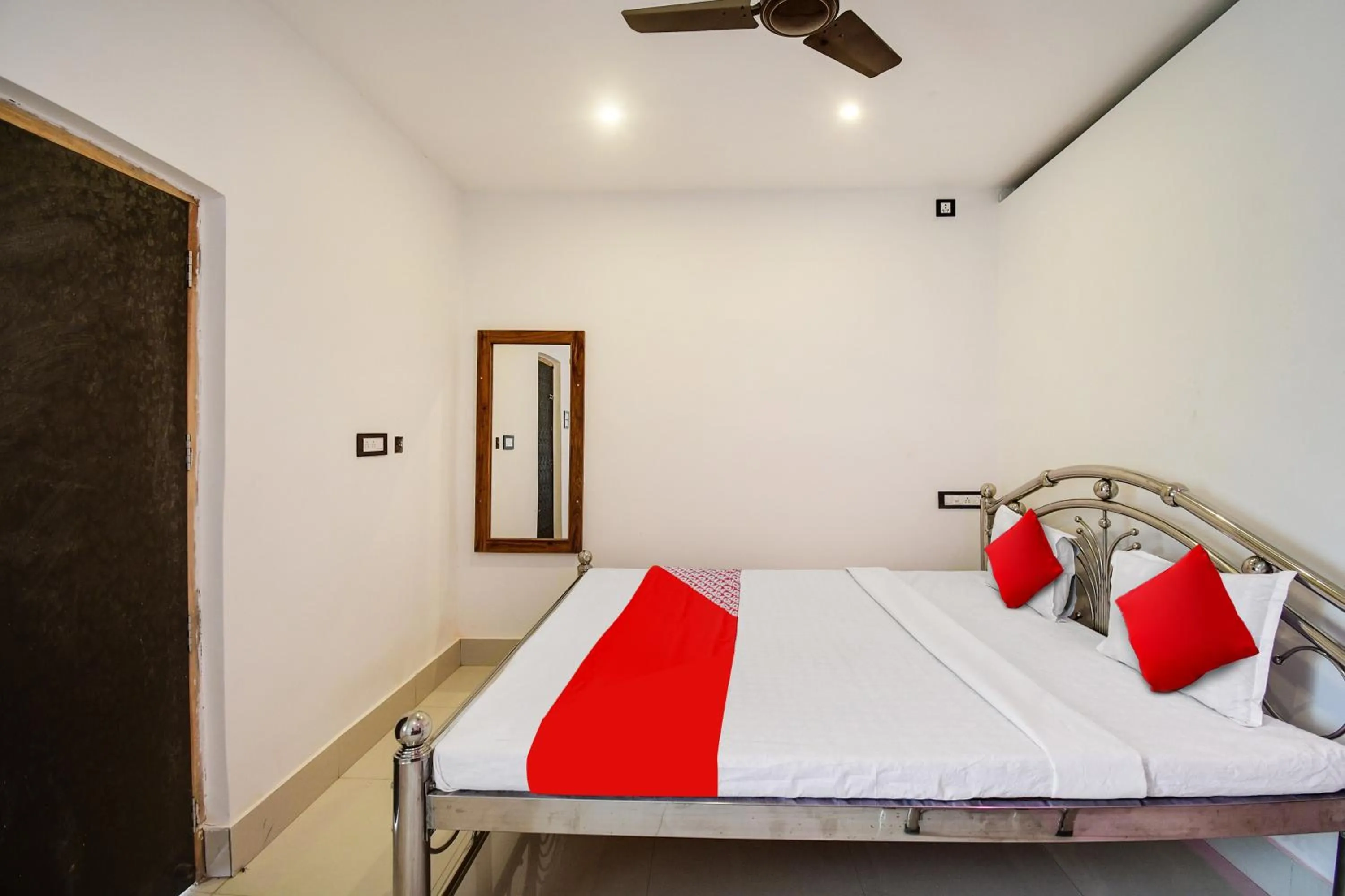 Bedroom, Bed in Hotel O Mango Leaf Hotel & Restaurant