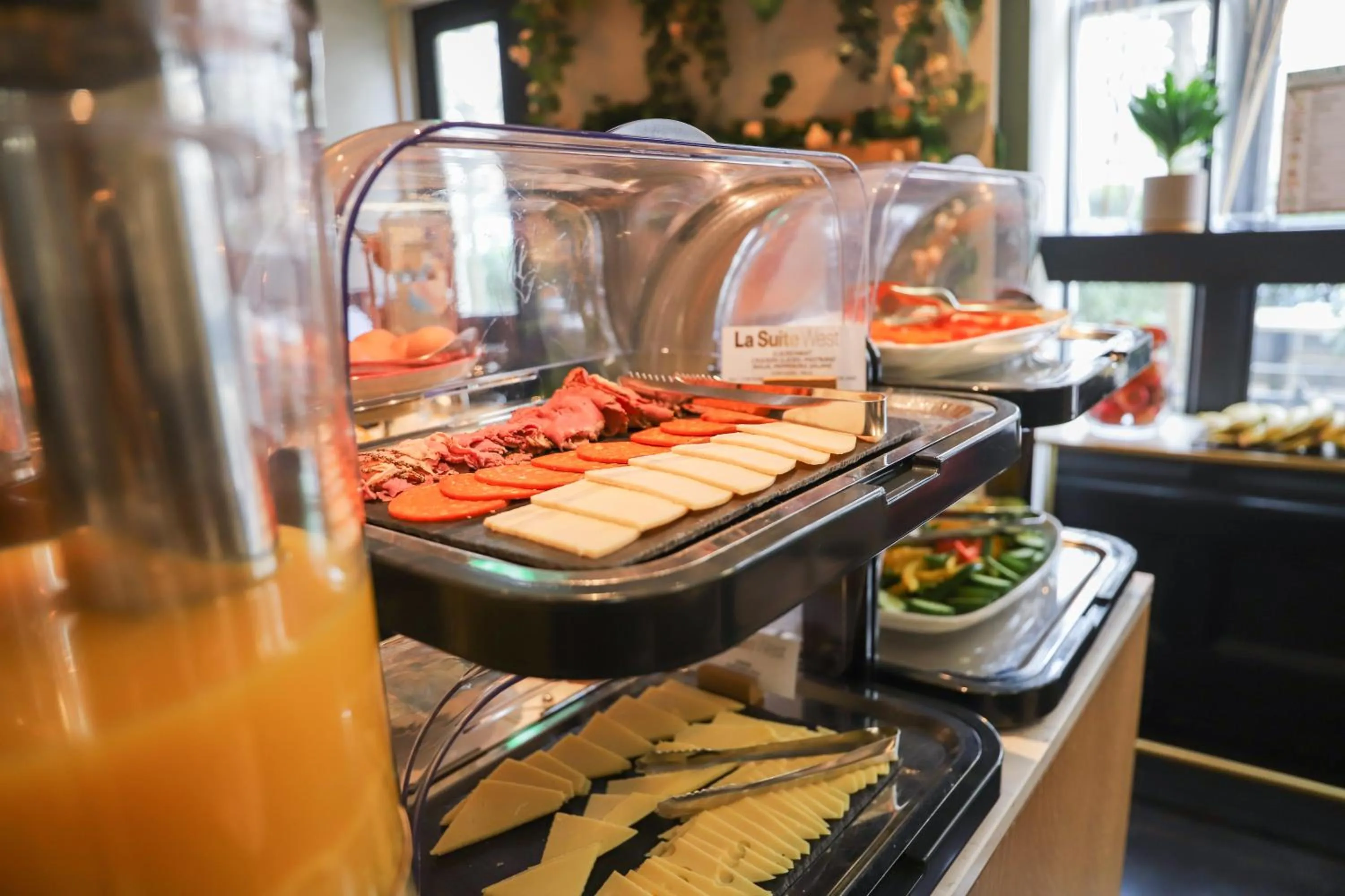 Breakfast in La Suite West - Hyde Park