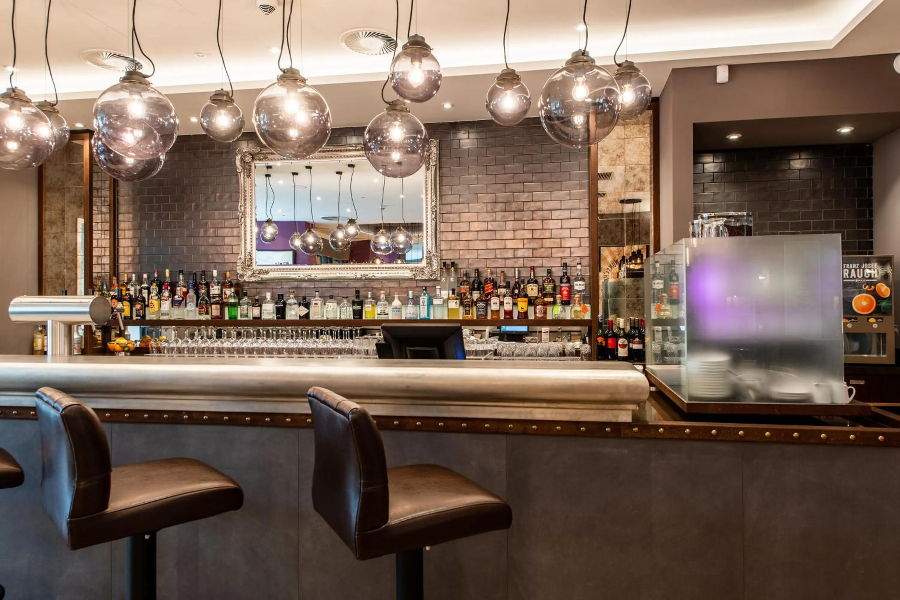 Lounge or bar in Premier Inn Leipzig City Oper