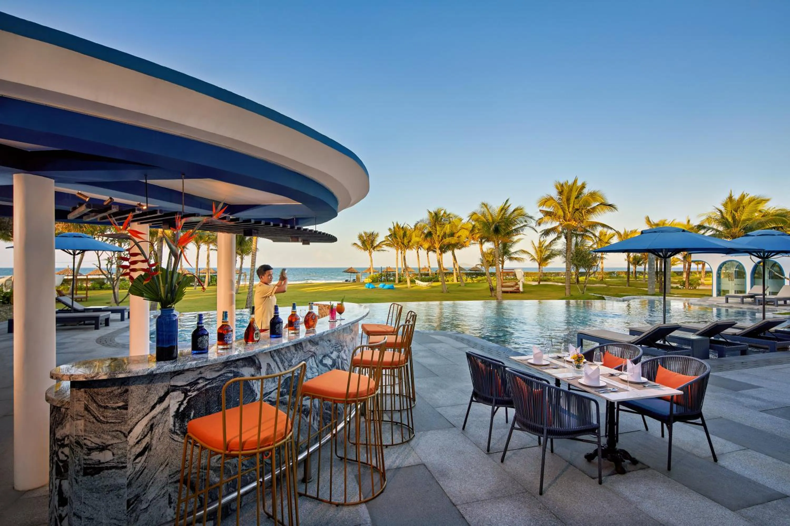 Lounge or bar in Wyndham Hoi An Royal Beachfront Resort & Villas