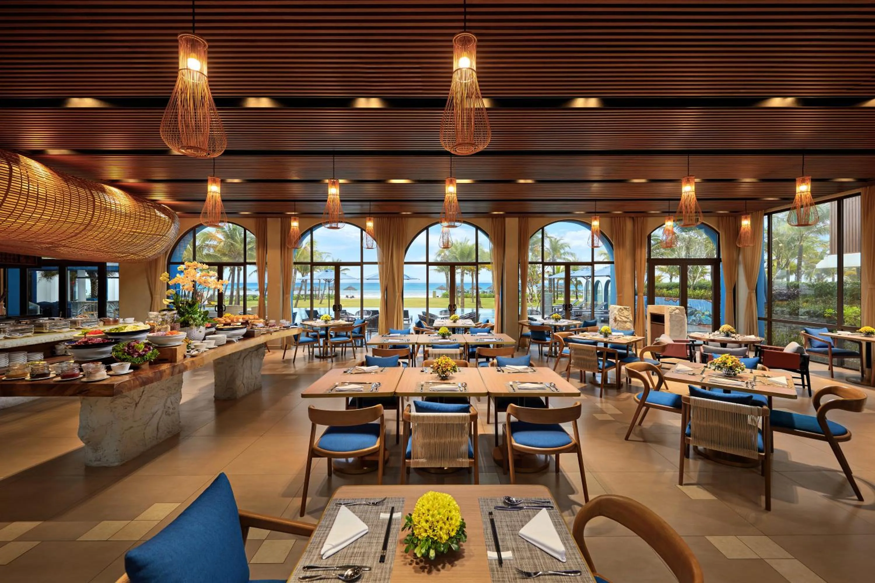 Restaurant/places to eat in Wyndham Hoi An Royal Beachfront Resort & Villas