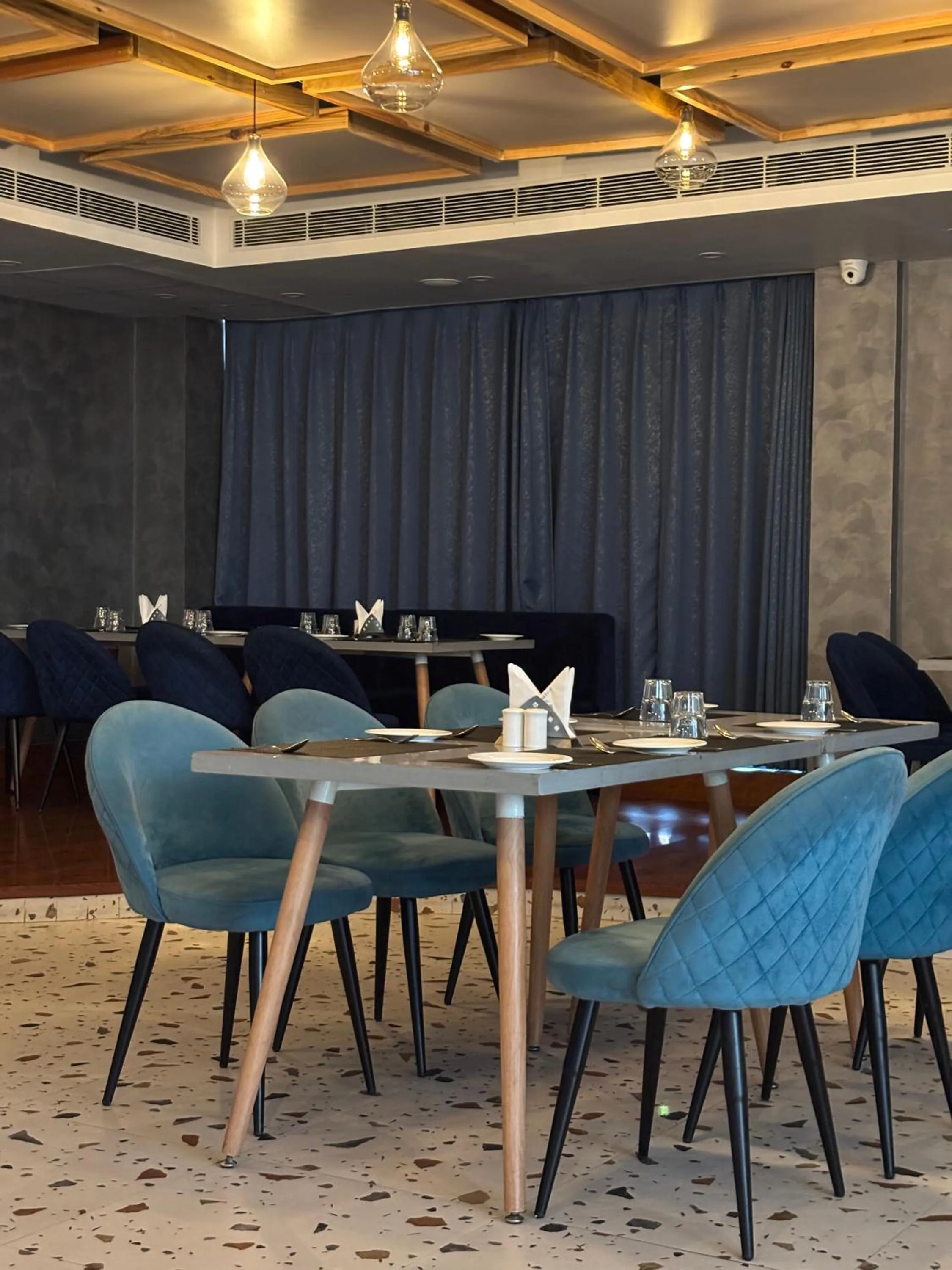 Restaurant/places to eat in Dolphin Club And Resort