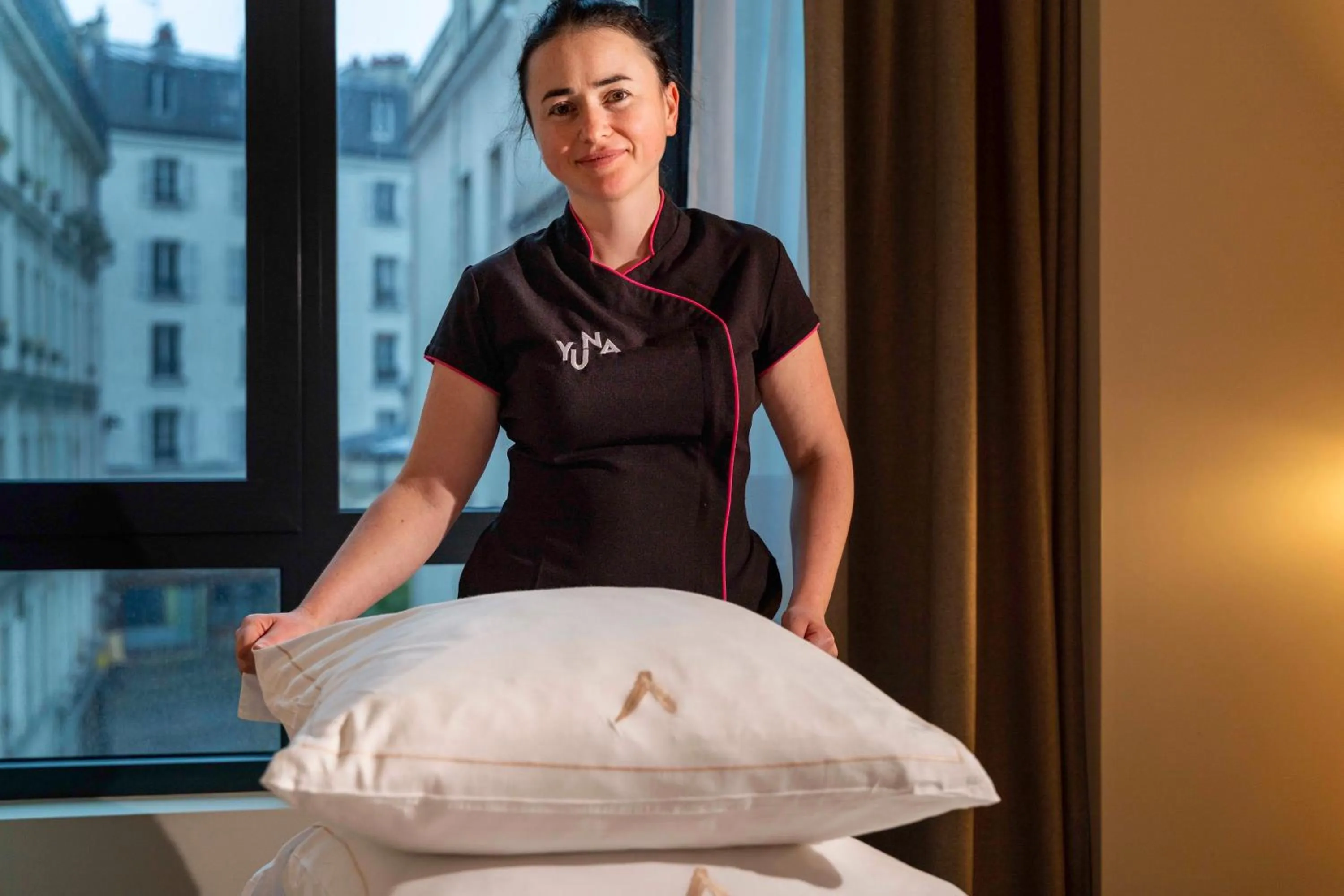 Staff in Yuna Porte-Maillot - ApartHotel