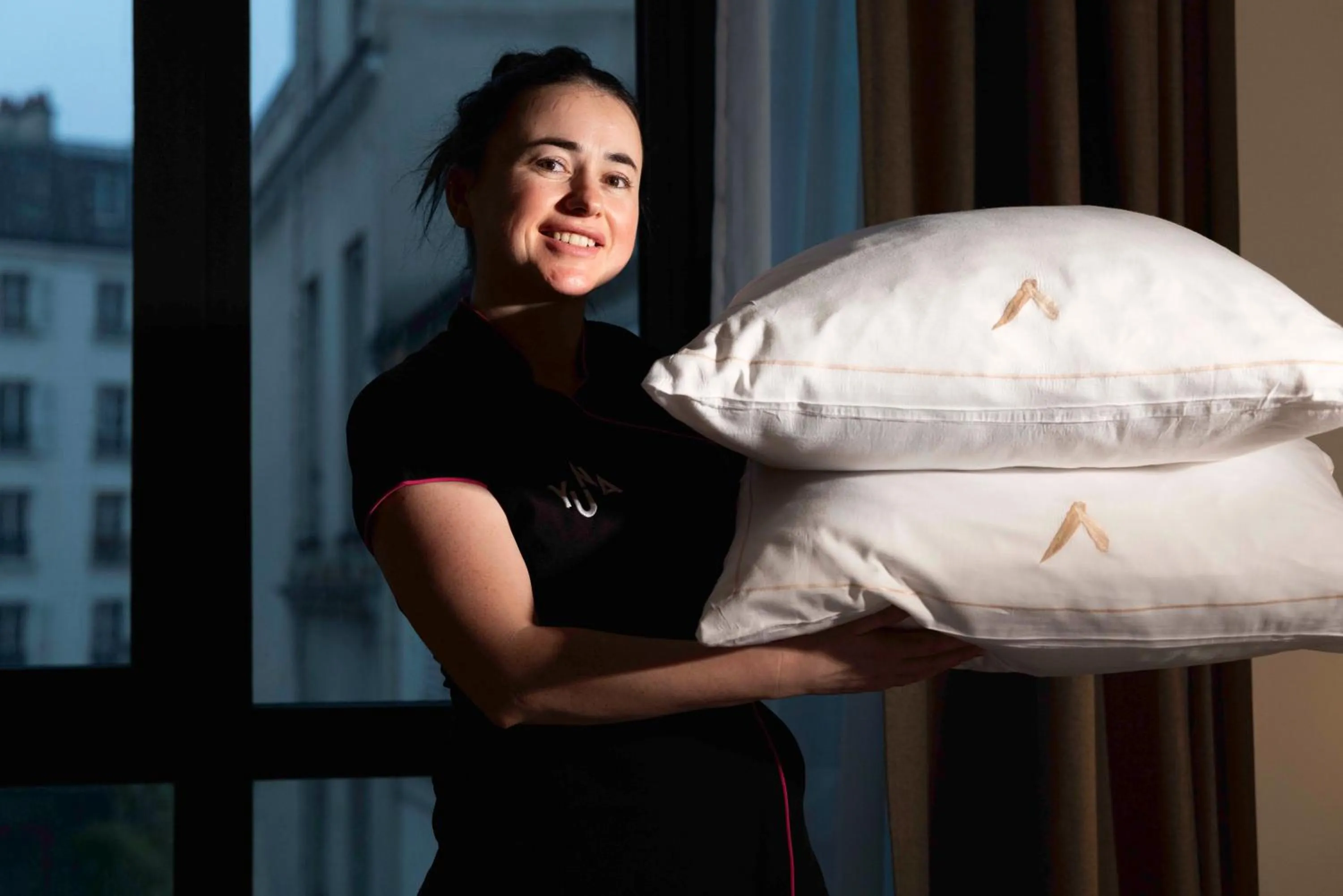 Staff in Yuna Porte-Maillot - ApartHotel