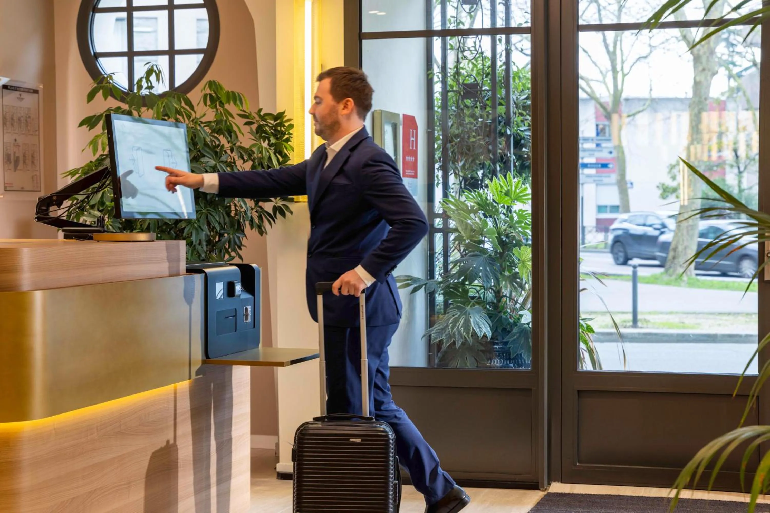 Lobby or reception in Yuna Porte-Maillot - ApartHotel