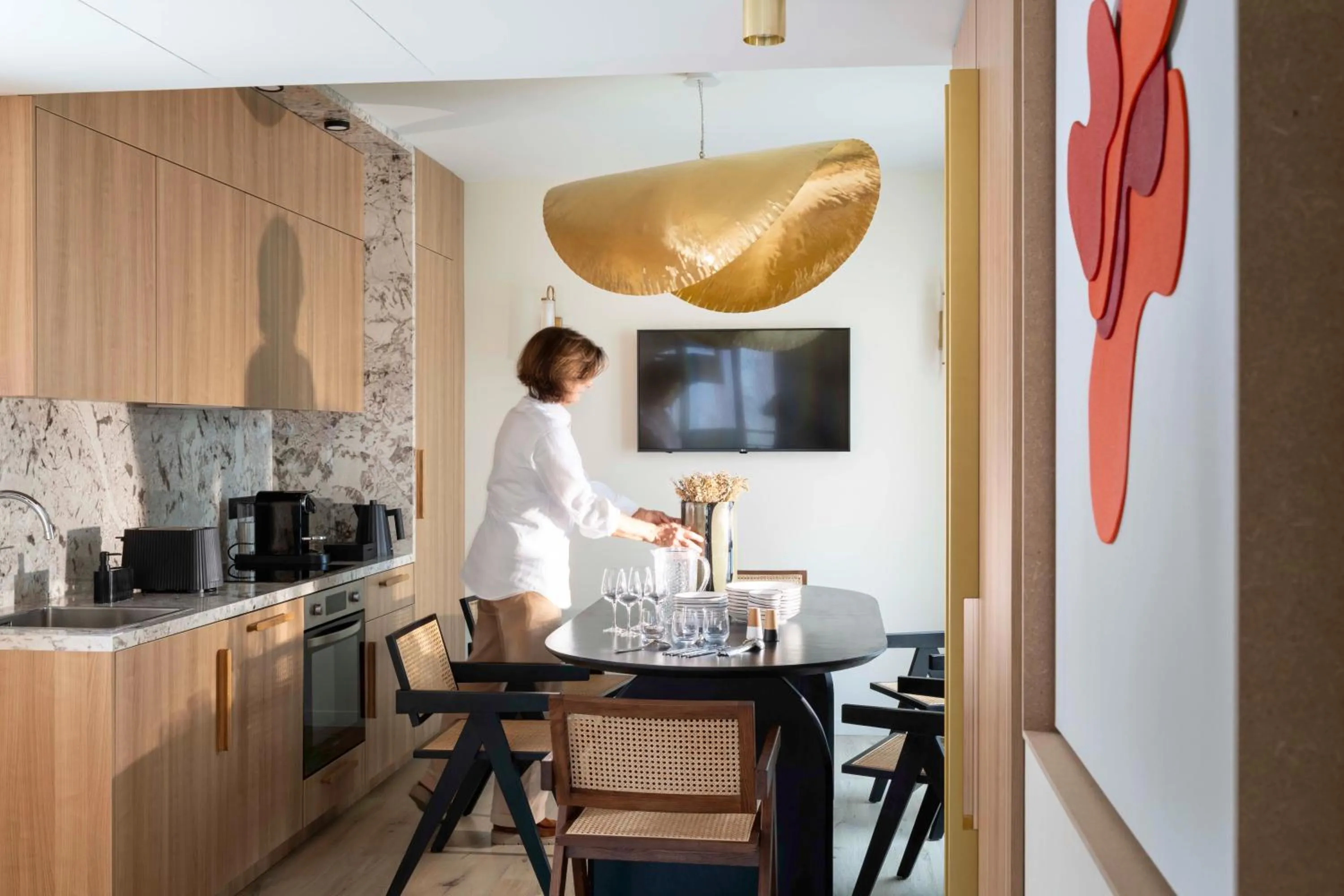 Kitchen or kitchenette in Yuna Porte-Maillot - ApartHotel