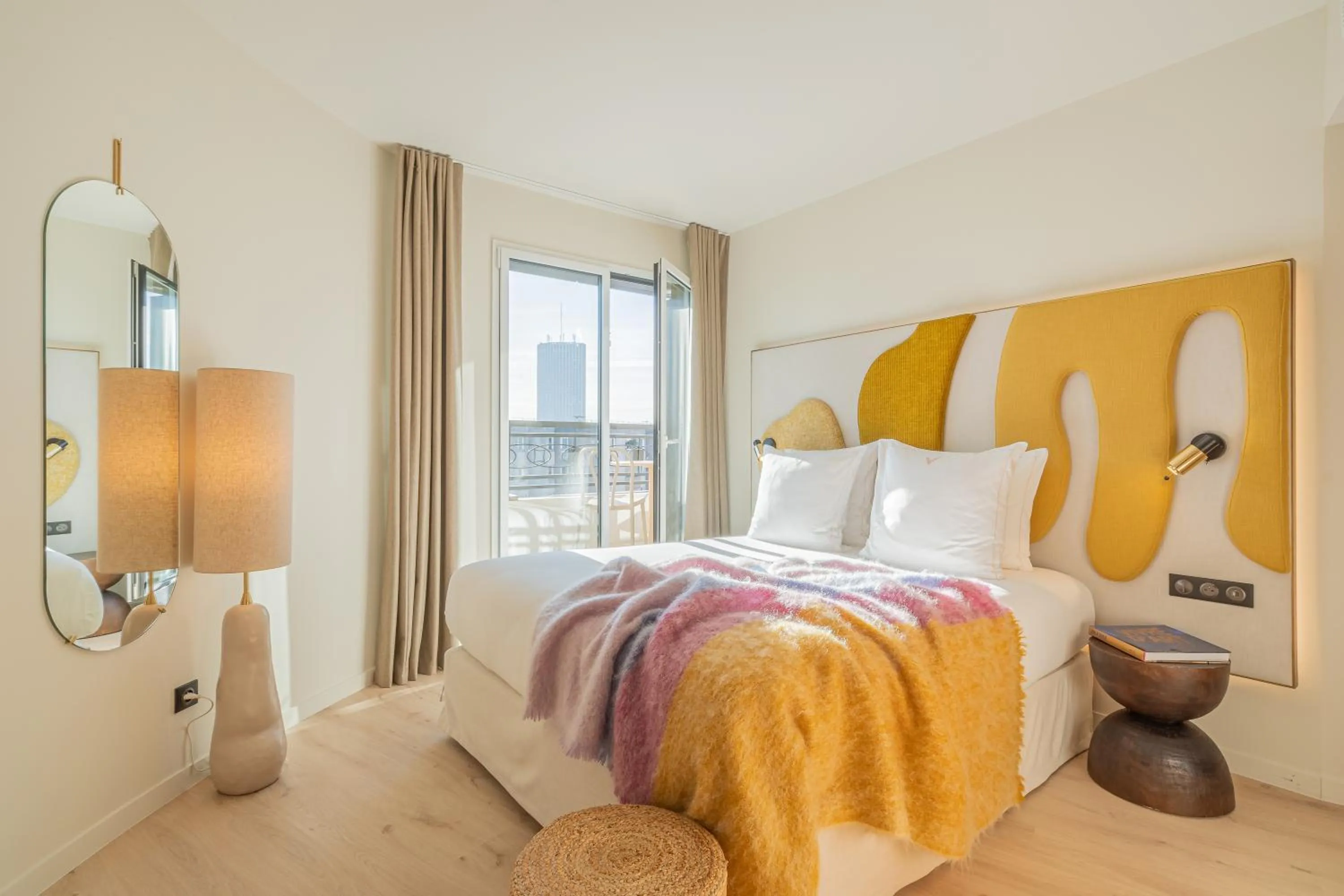 Bedroom, Bed in Yuna Porte-Maillot - ApartHotel