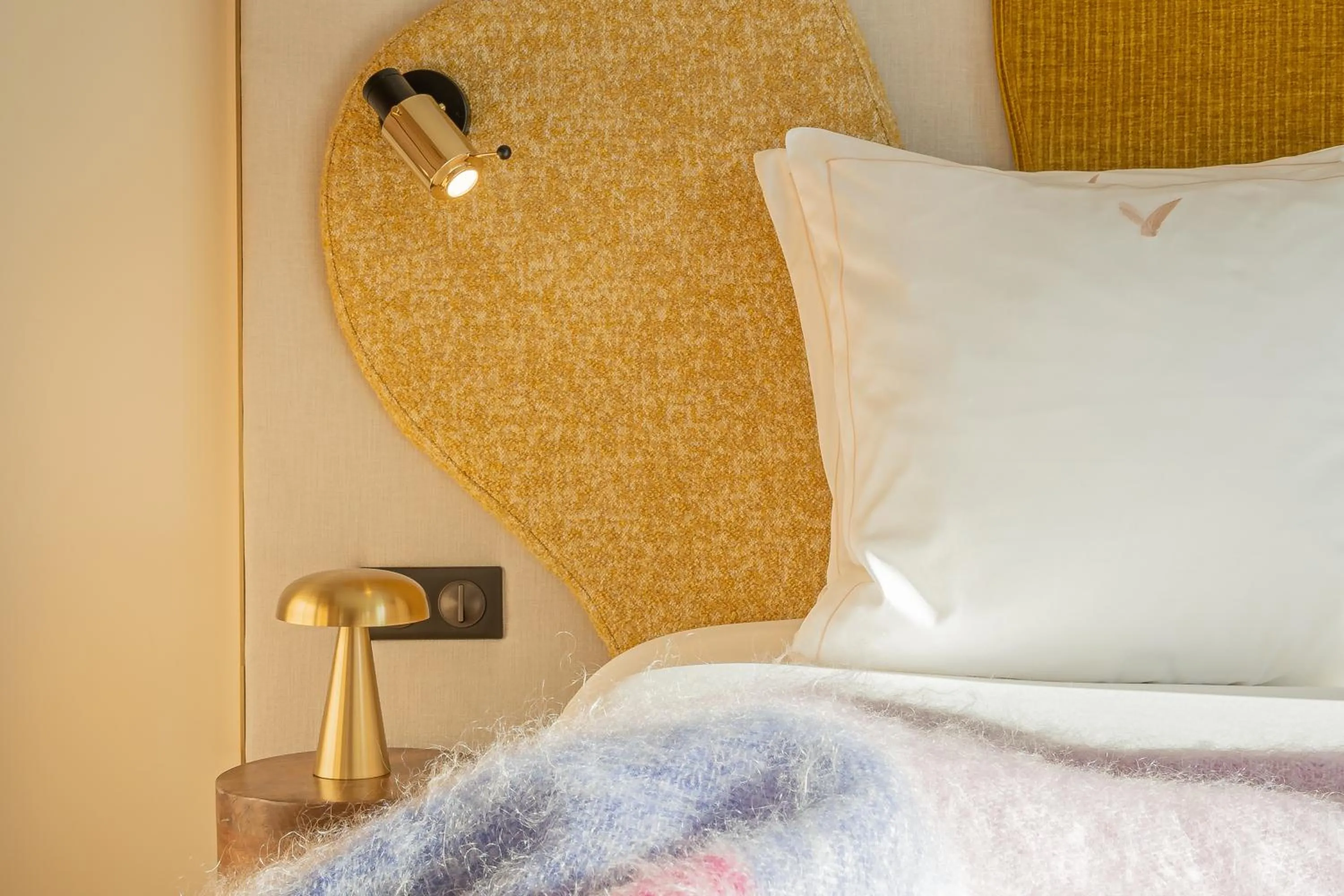 Bed in Yuna Porte-Maillot - ApartHotel