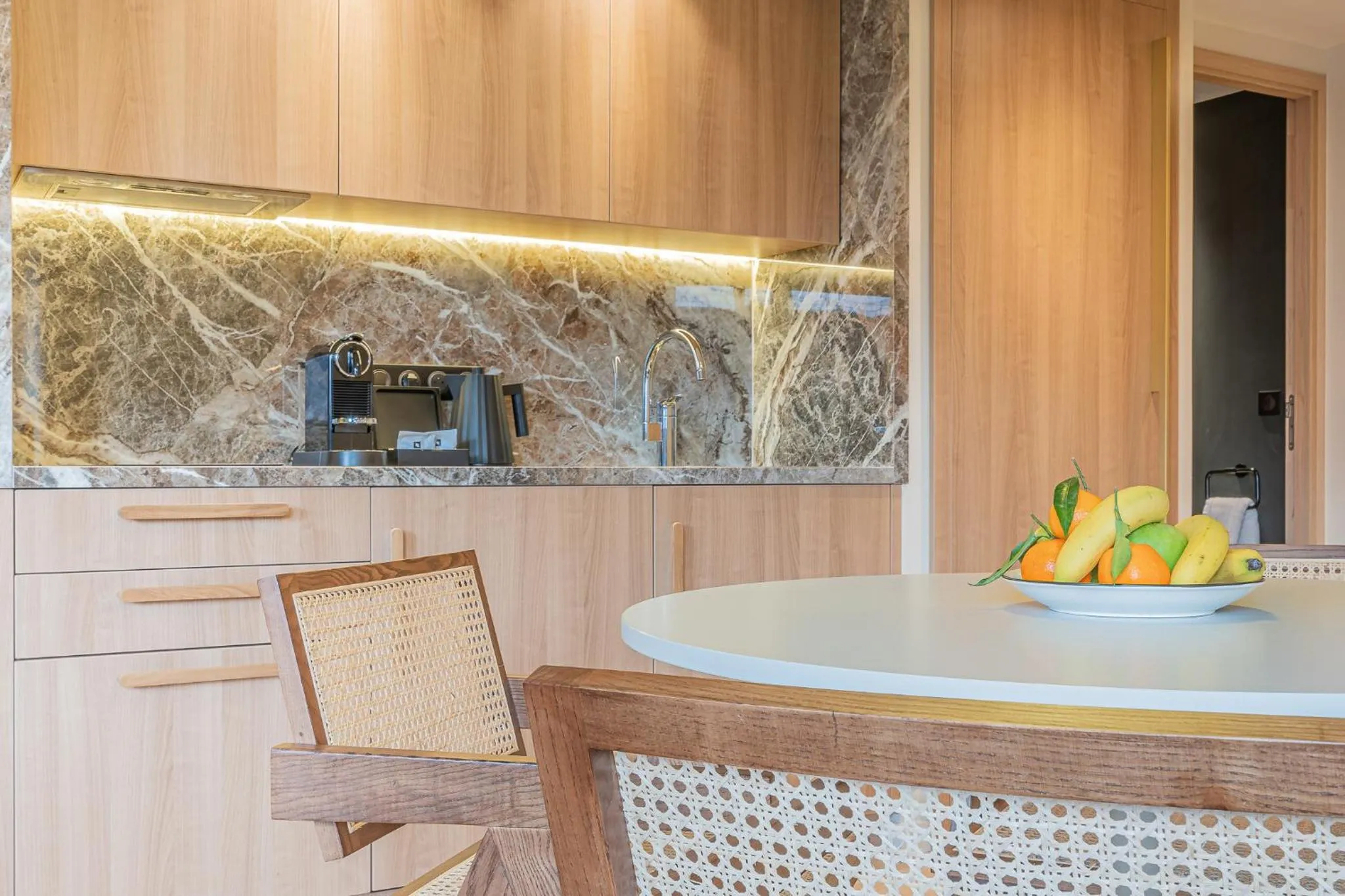 Kitchen or kitchenette in Yuna Porte-Maillot - ApartHotel