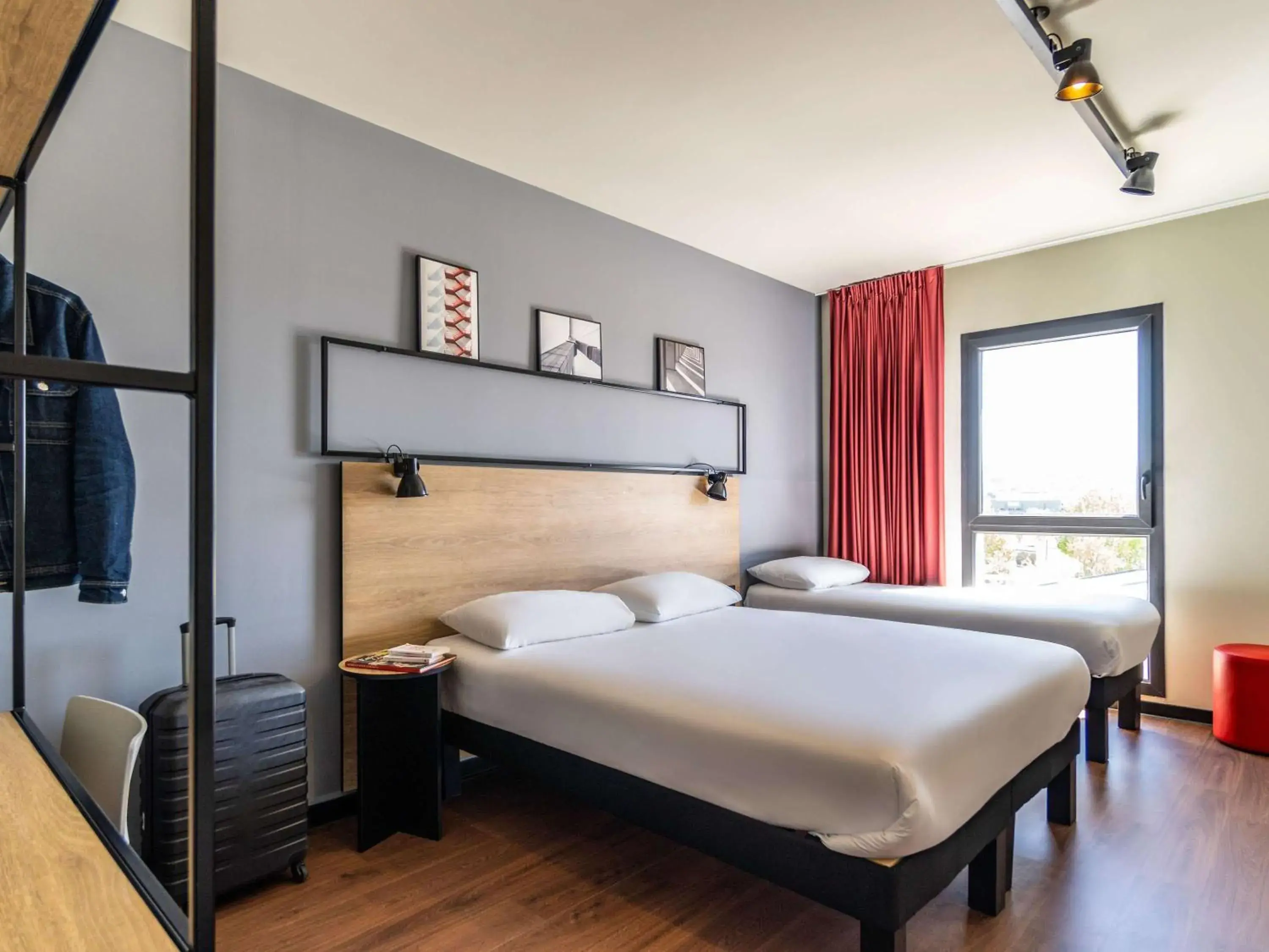 Standard room with One Double and One Single Beds in Ibis Marseille Marignane Technopole Standard room with One Double and One Single Beds in Ibis Marseille Marignane Technopole