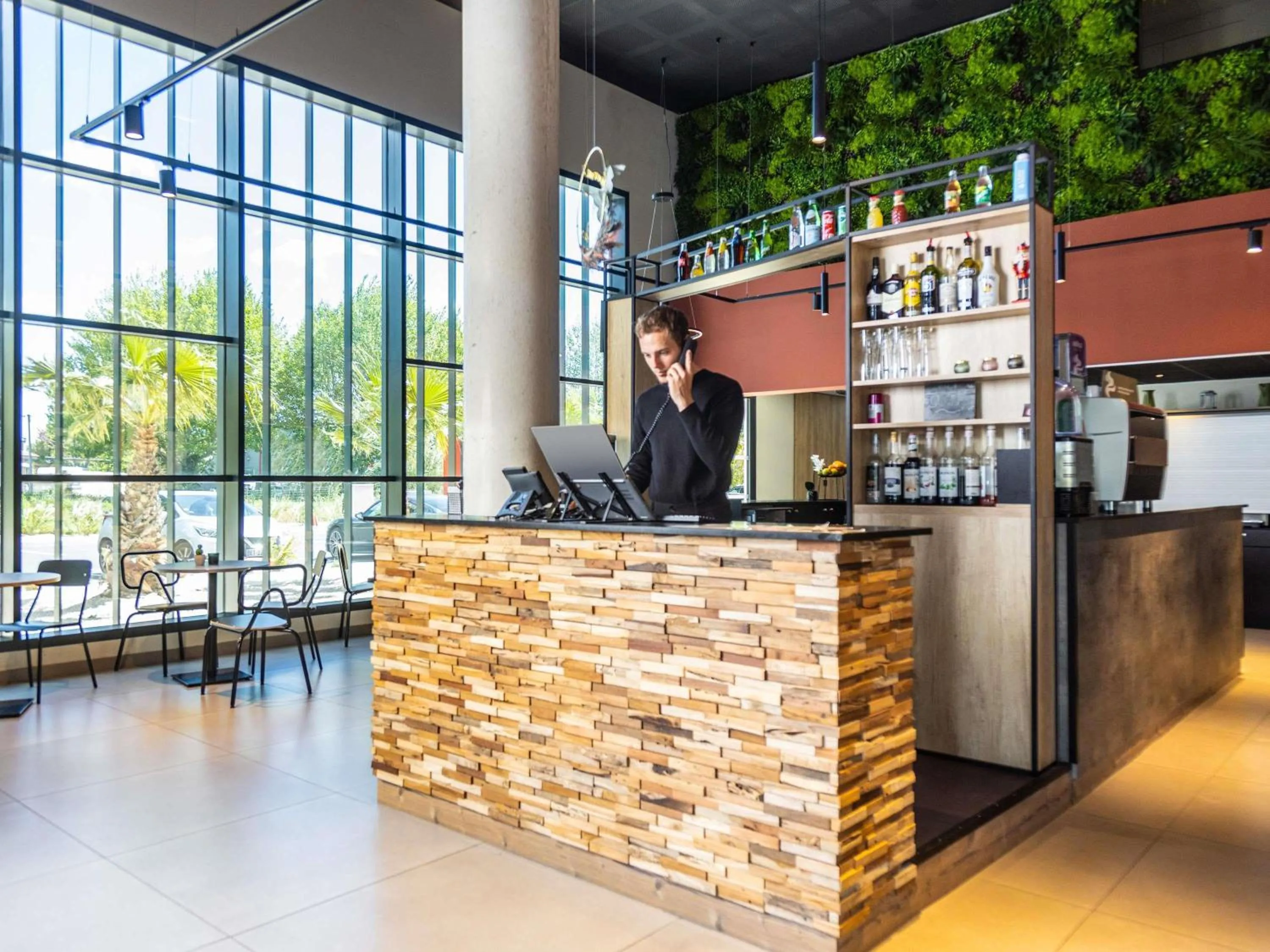 Lounge or bar in Ibis Marseille Marignane Technopole