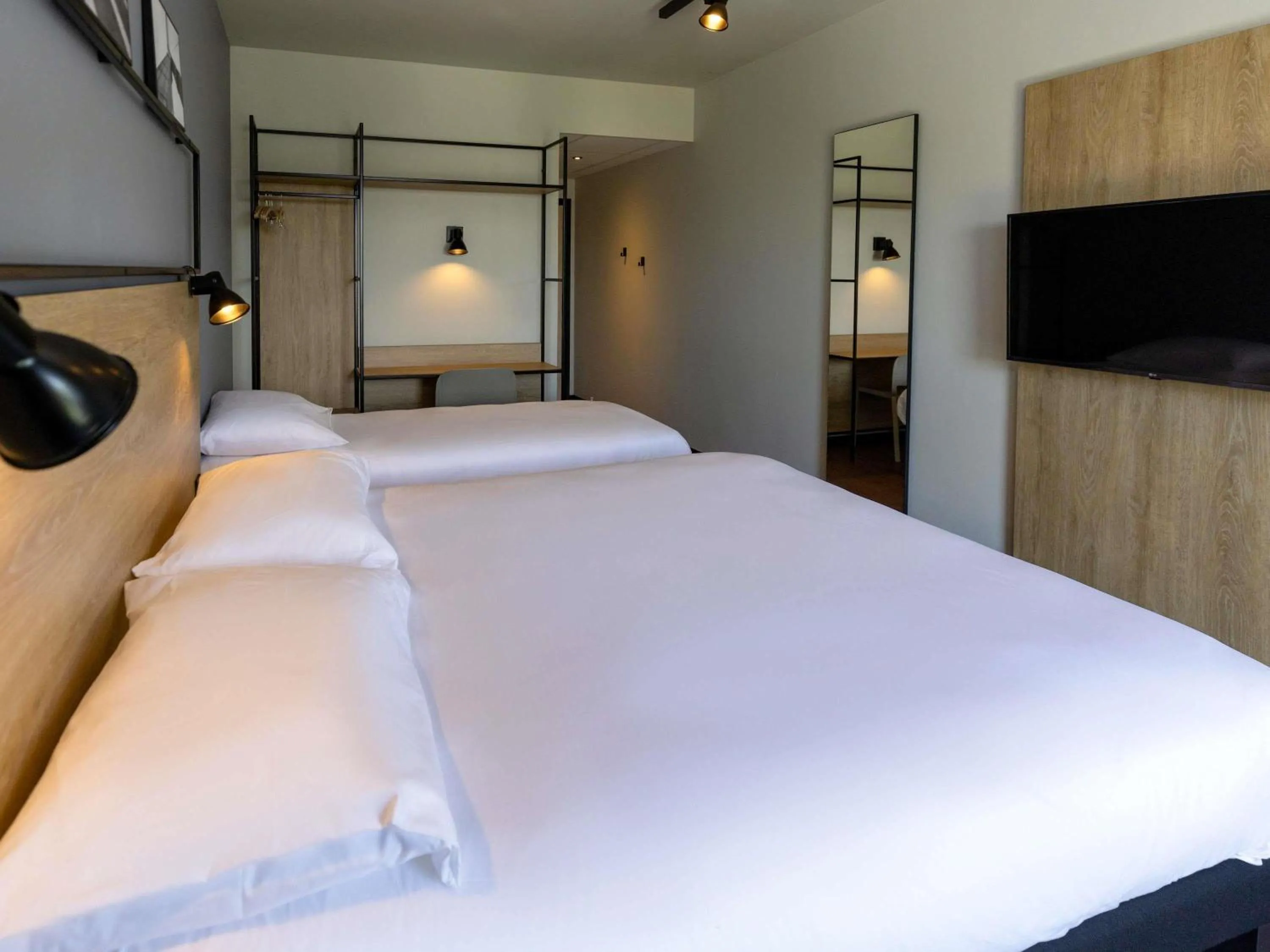 Bedroom, Bed in Ibis Marseille Marignane Technopole