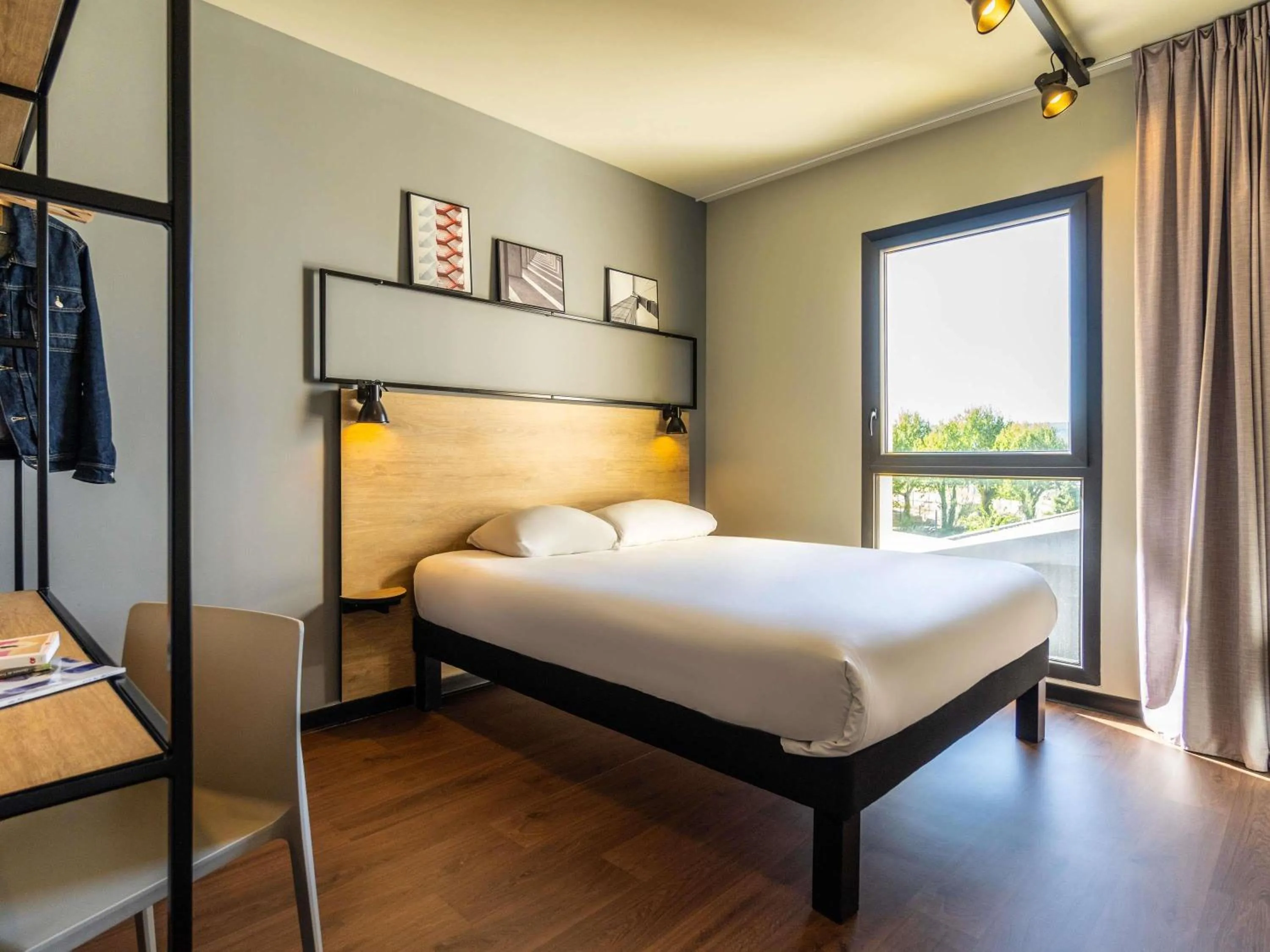 Bedroom, Bed in Ibis Marseille Marignane Technopole