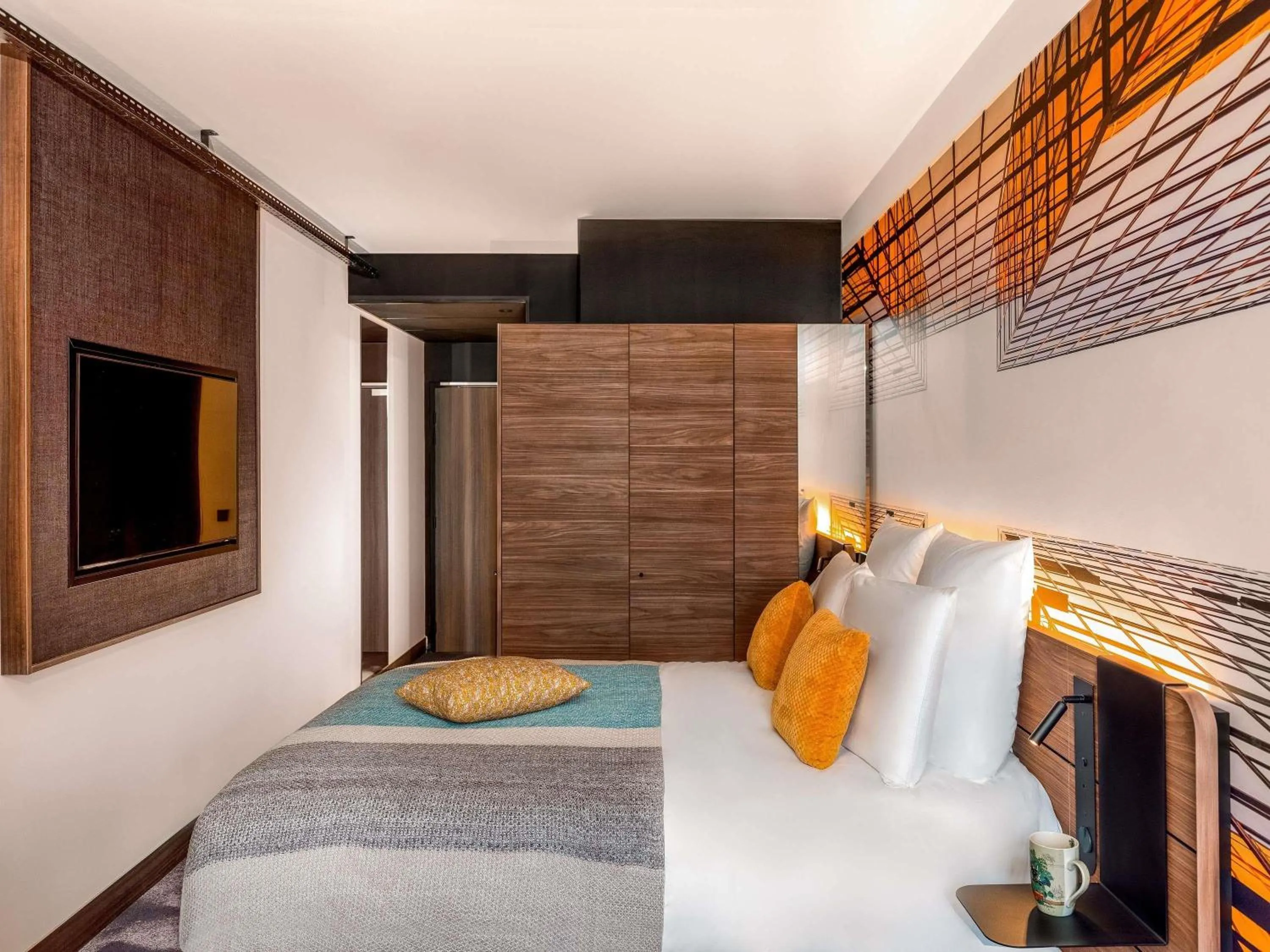 Bedroom, Bed in Novotel Paris Val de Fontenay