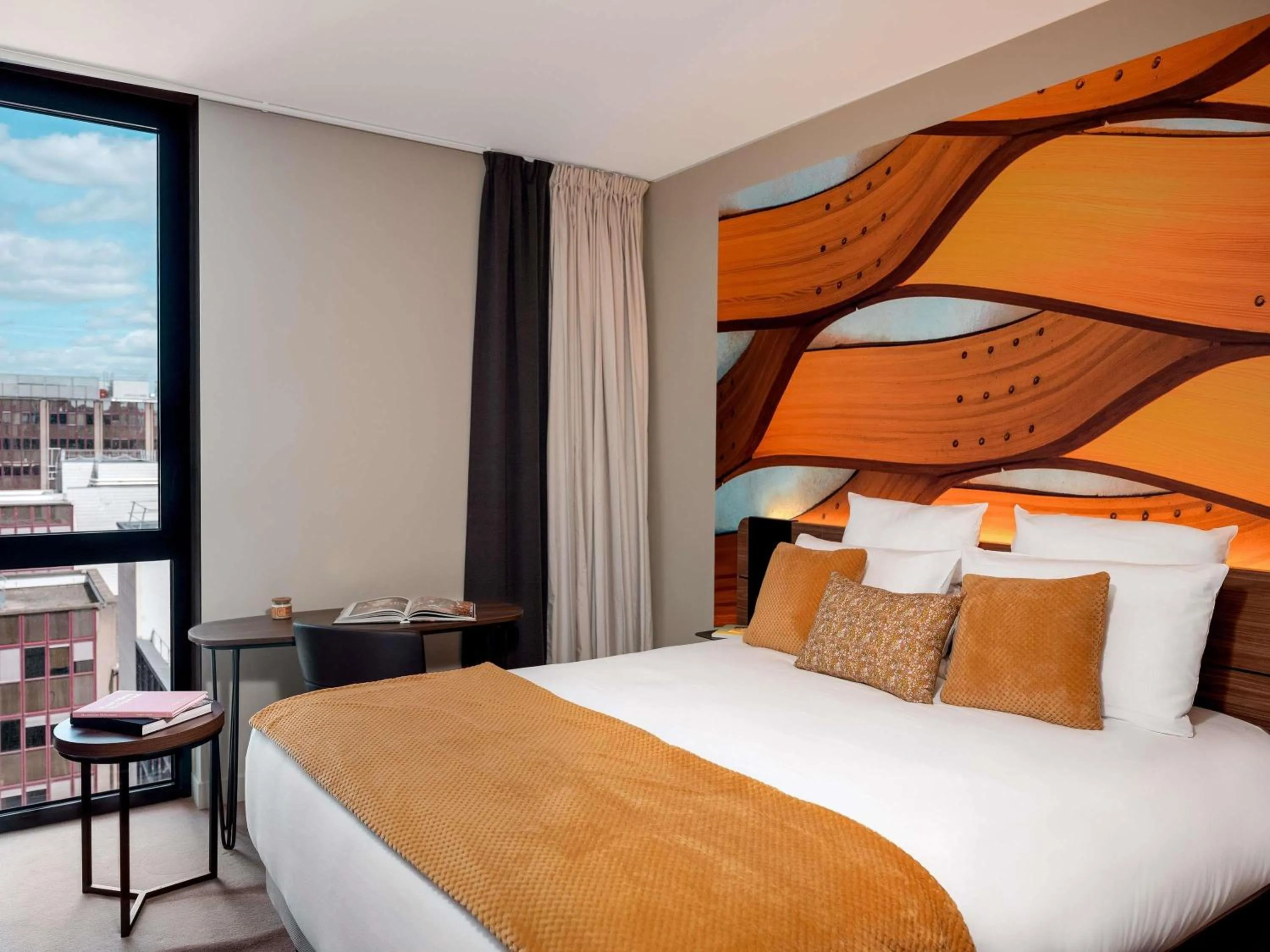 Bedroom, Bed in Novotel Paris Val de Fontenay