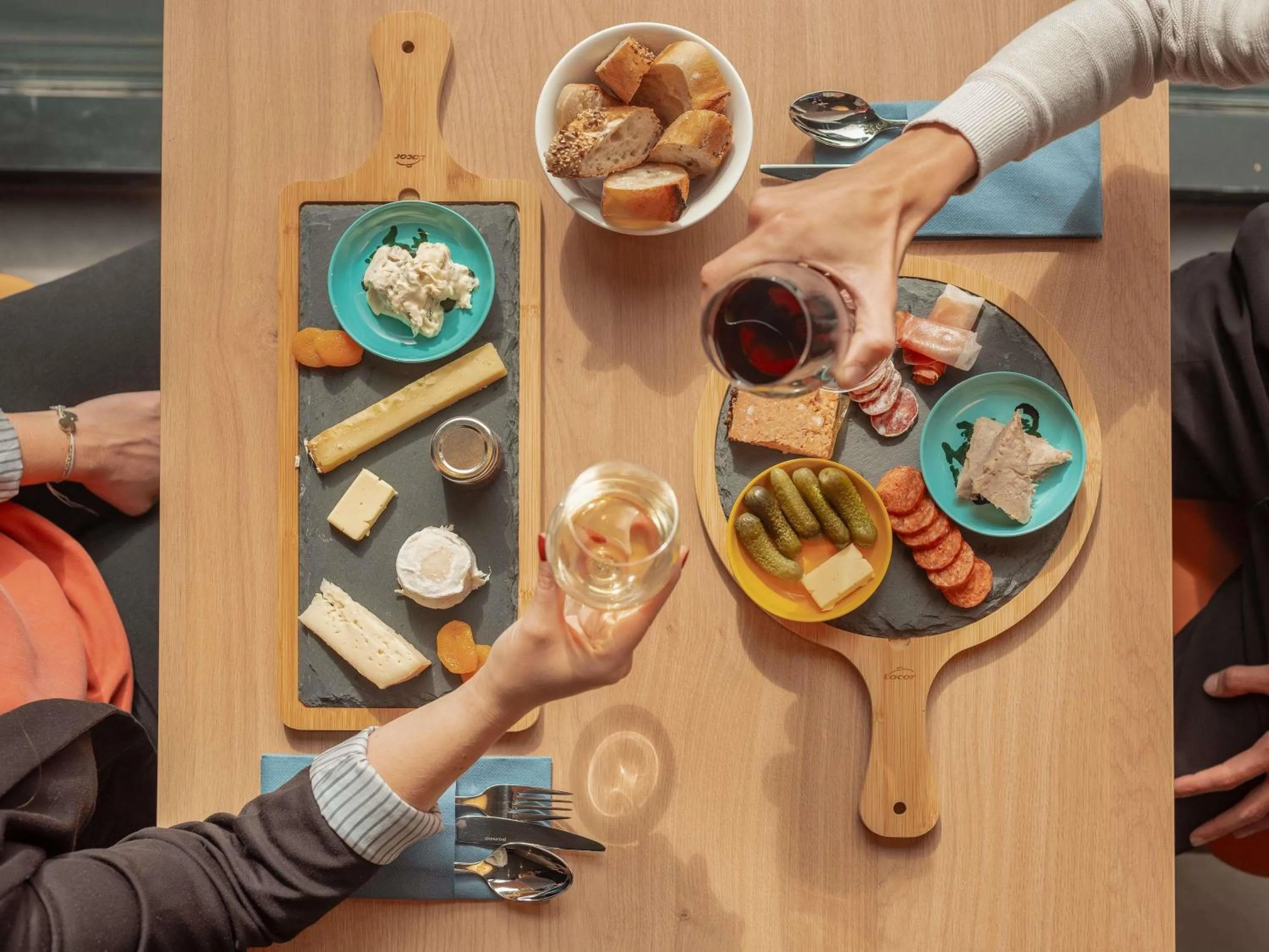 Lounge or bar in Novotel Paris Val de Fontenay