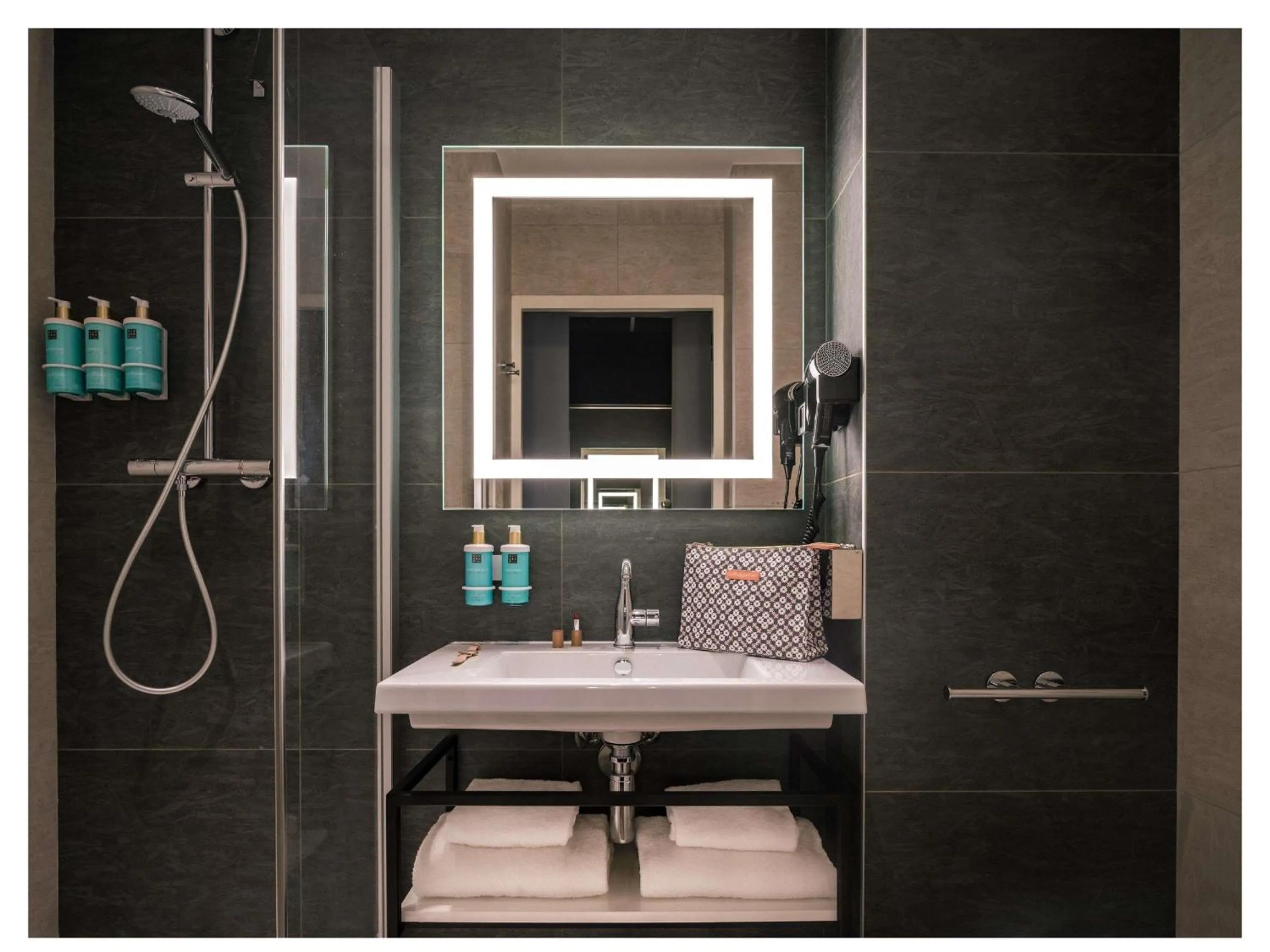 Bedroom in Novotel Paris Val de Fontenay