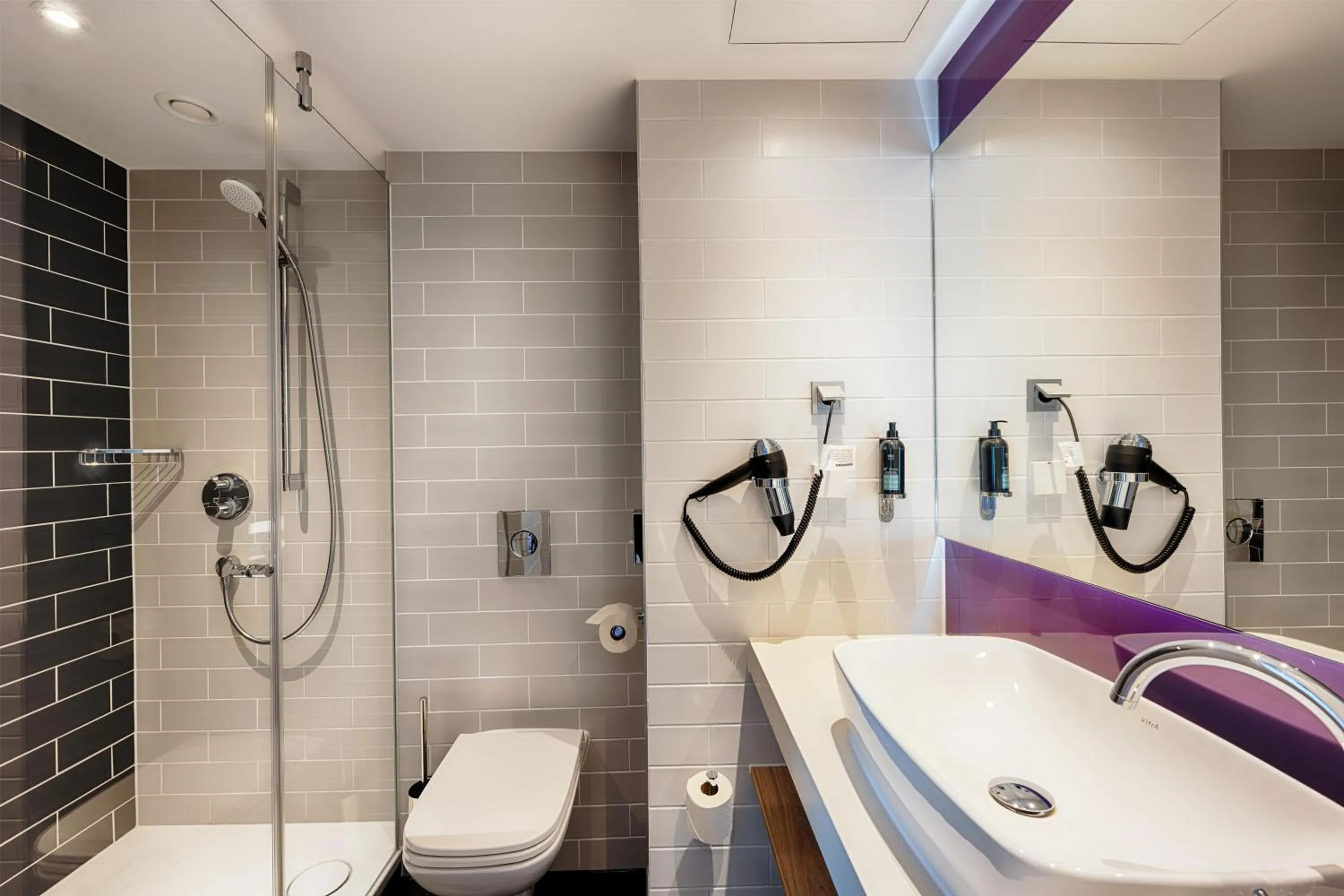Bathroom in Premier Inn Leipzig City Hahnekamm