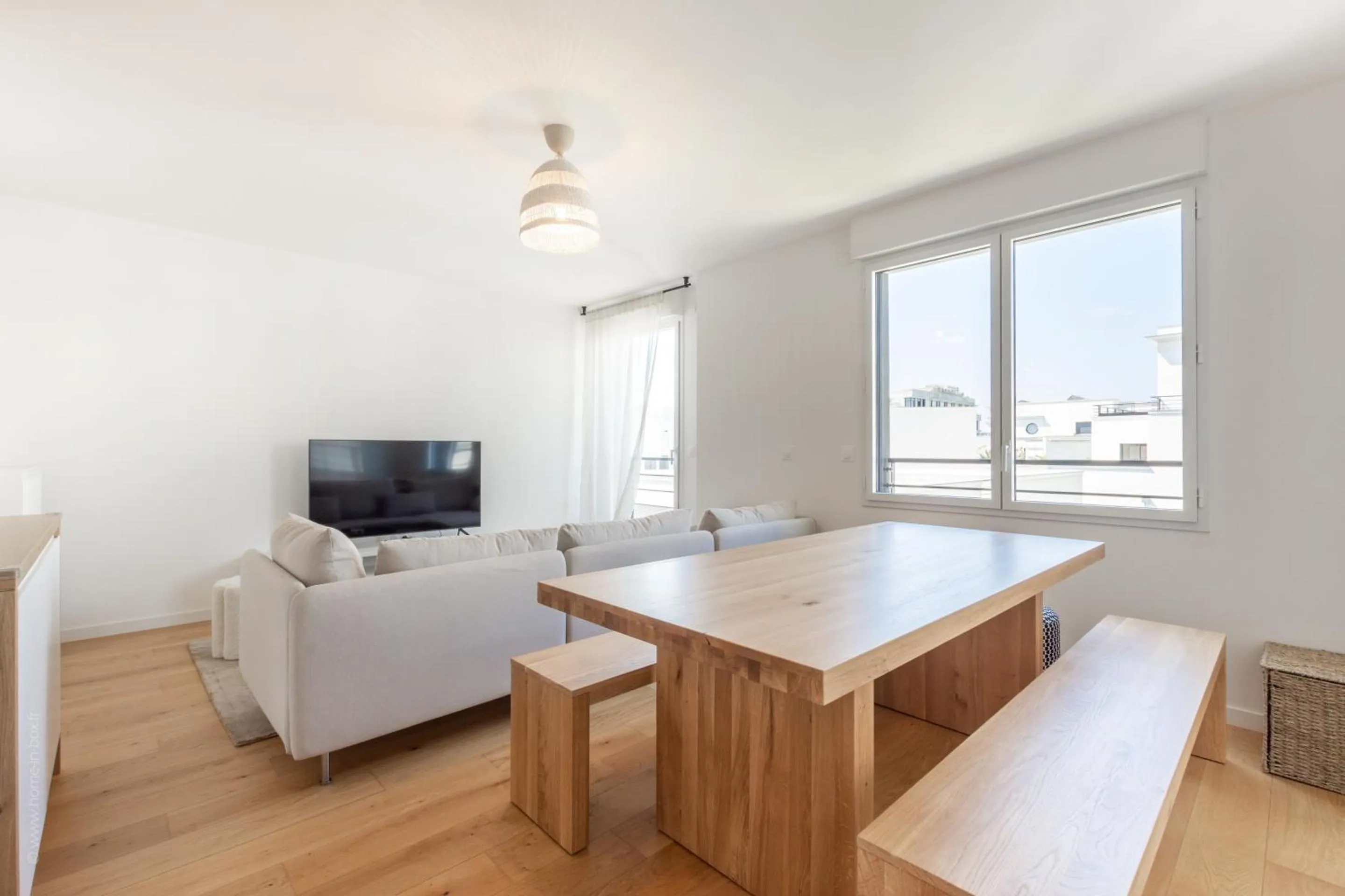 Dining area in Full House By Plaza